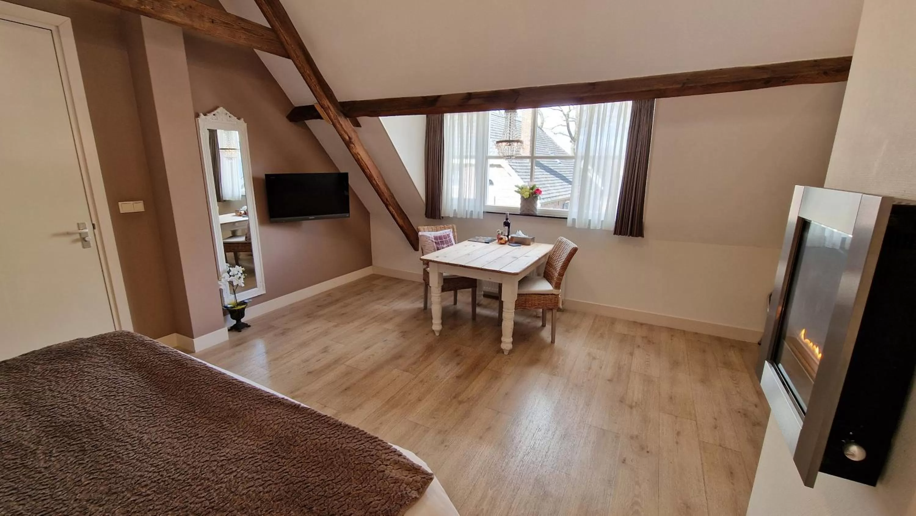 TV and multimedia, TV/Entertainment Center in B&B De Droomhoeve