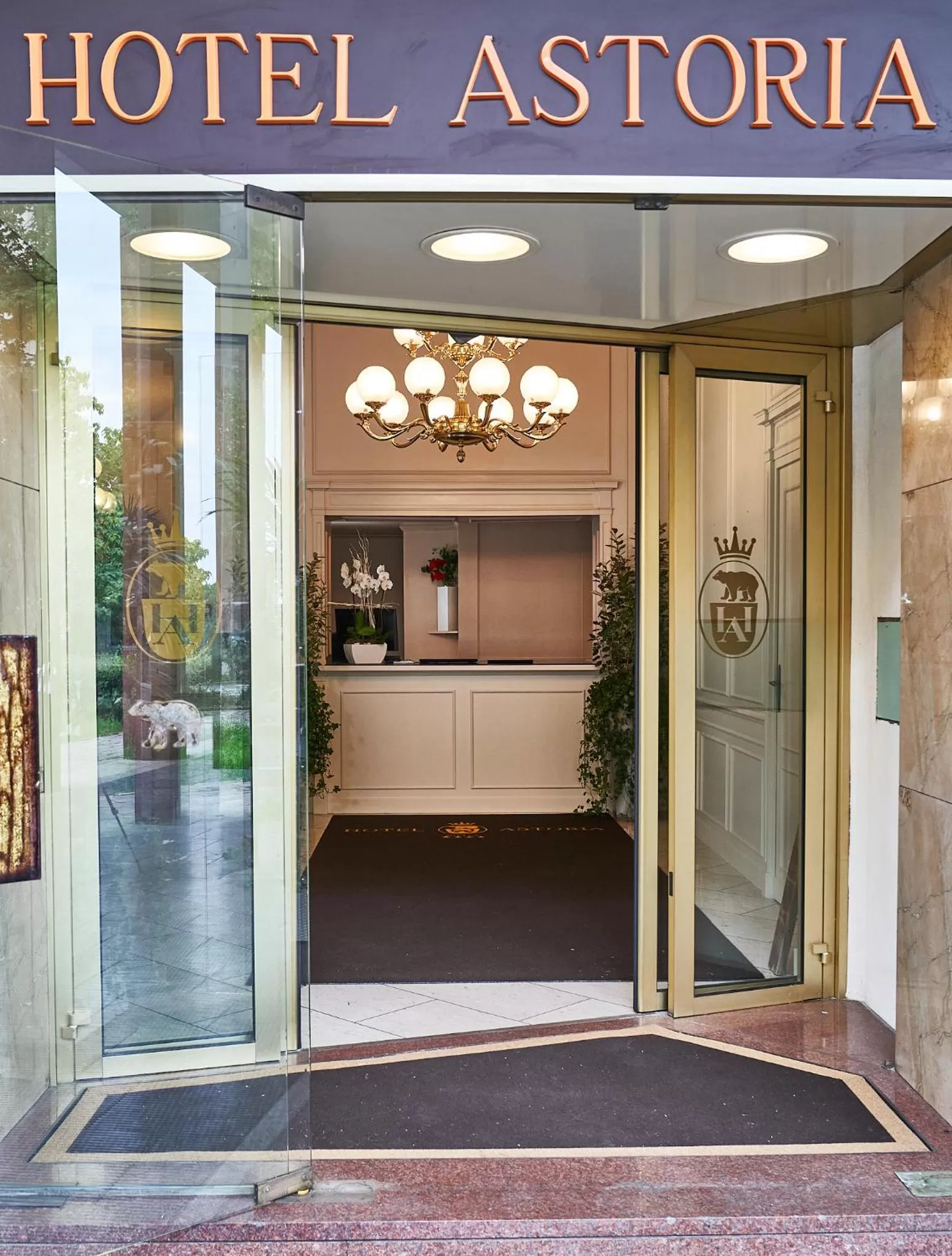 Facade/entrance in Hotel Astoria