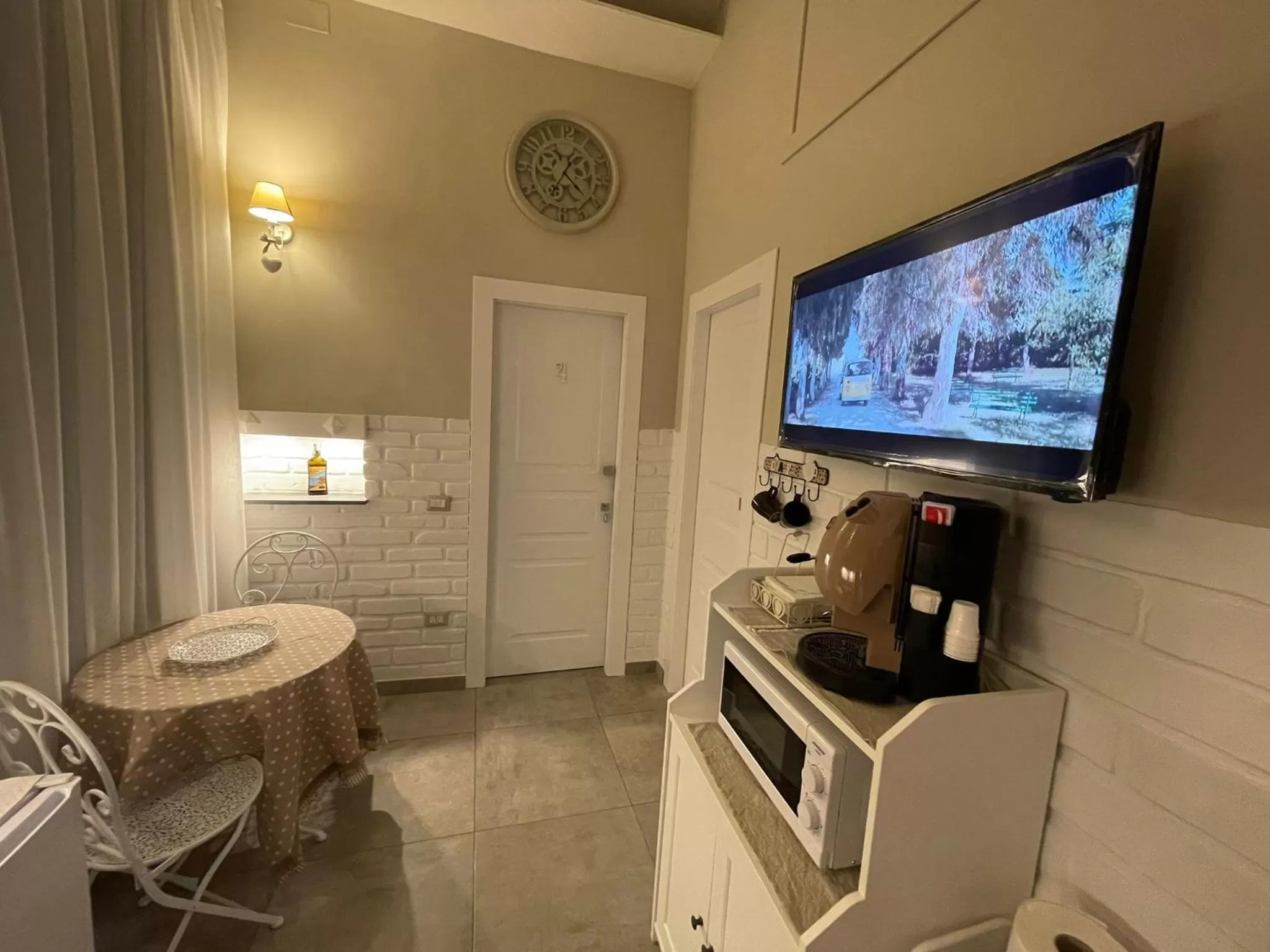 TV/Entertainment Center in Beb la Gemma