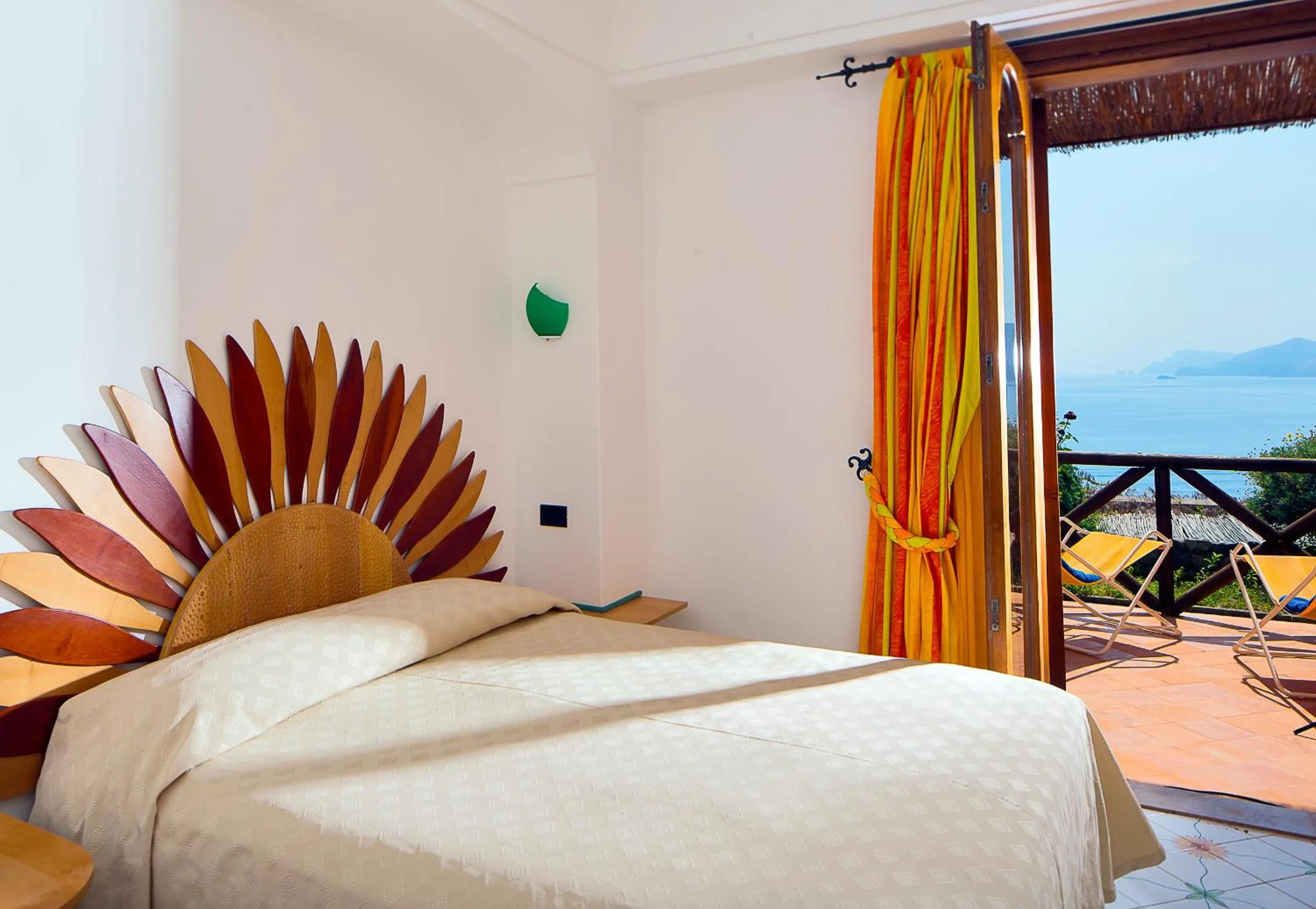 Decorative detail, Bed in Tramonto d'Oro