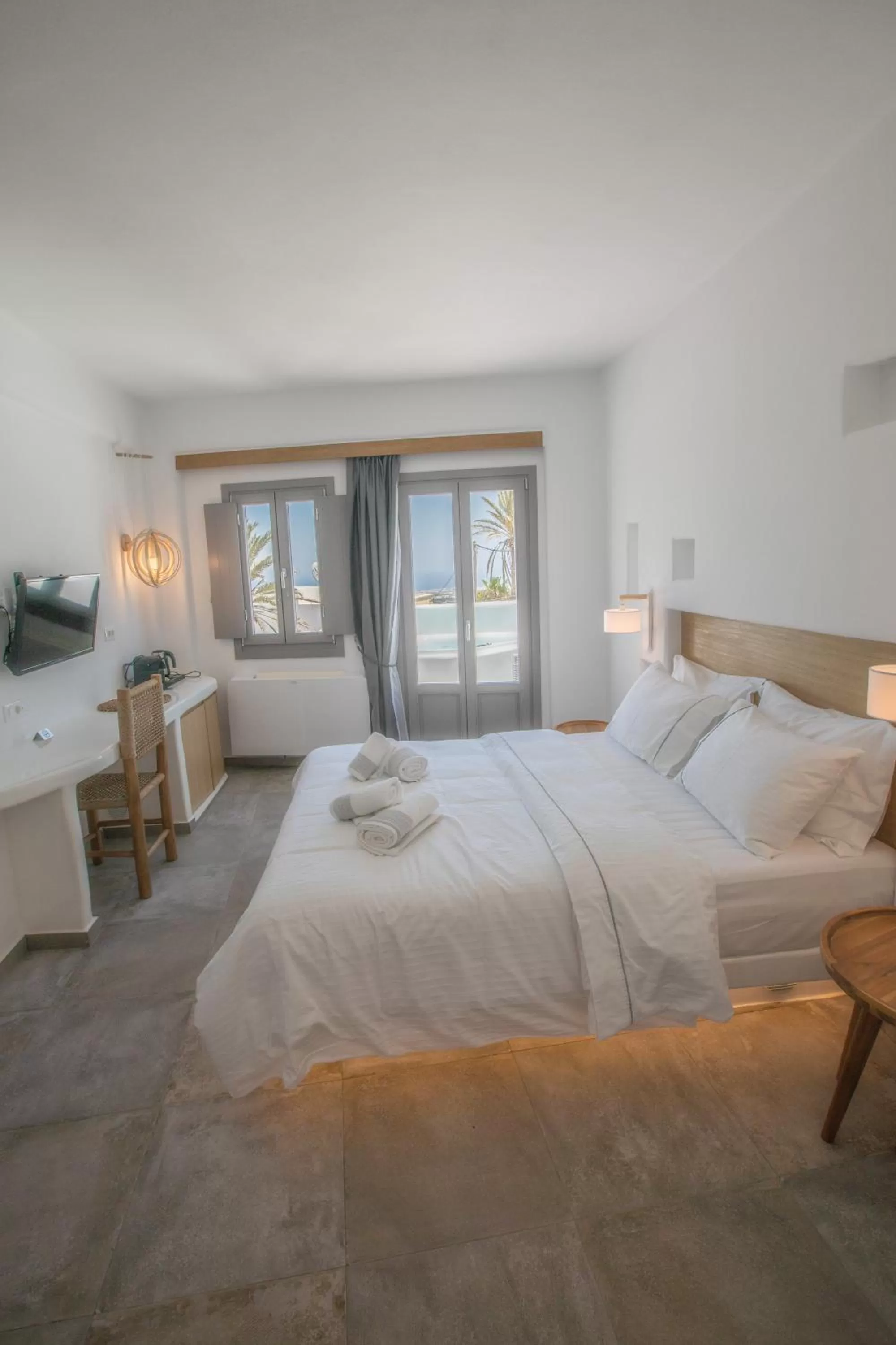 Bed in Eternity Suites Santorini