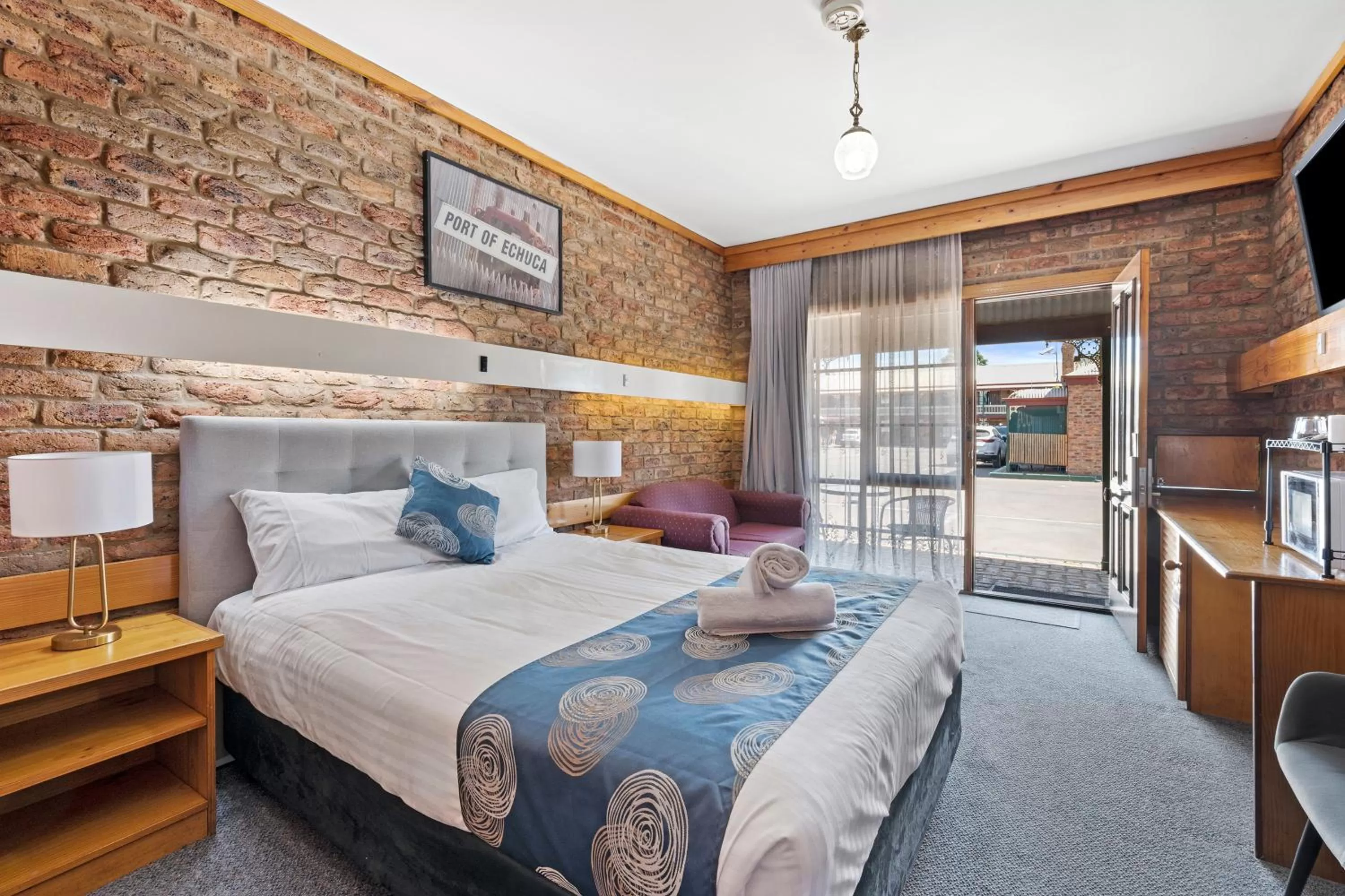 Bed in The Settlement Historic Hotel