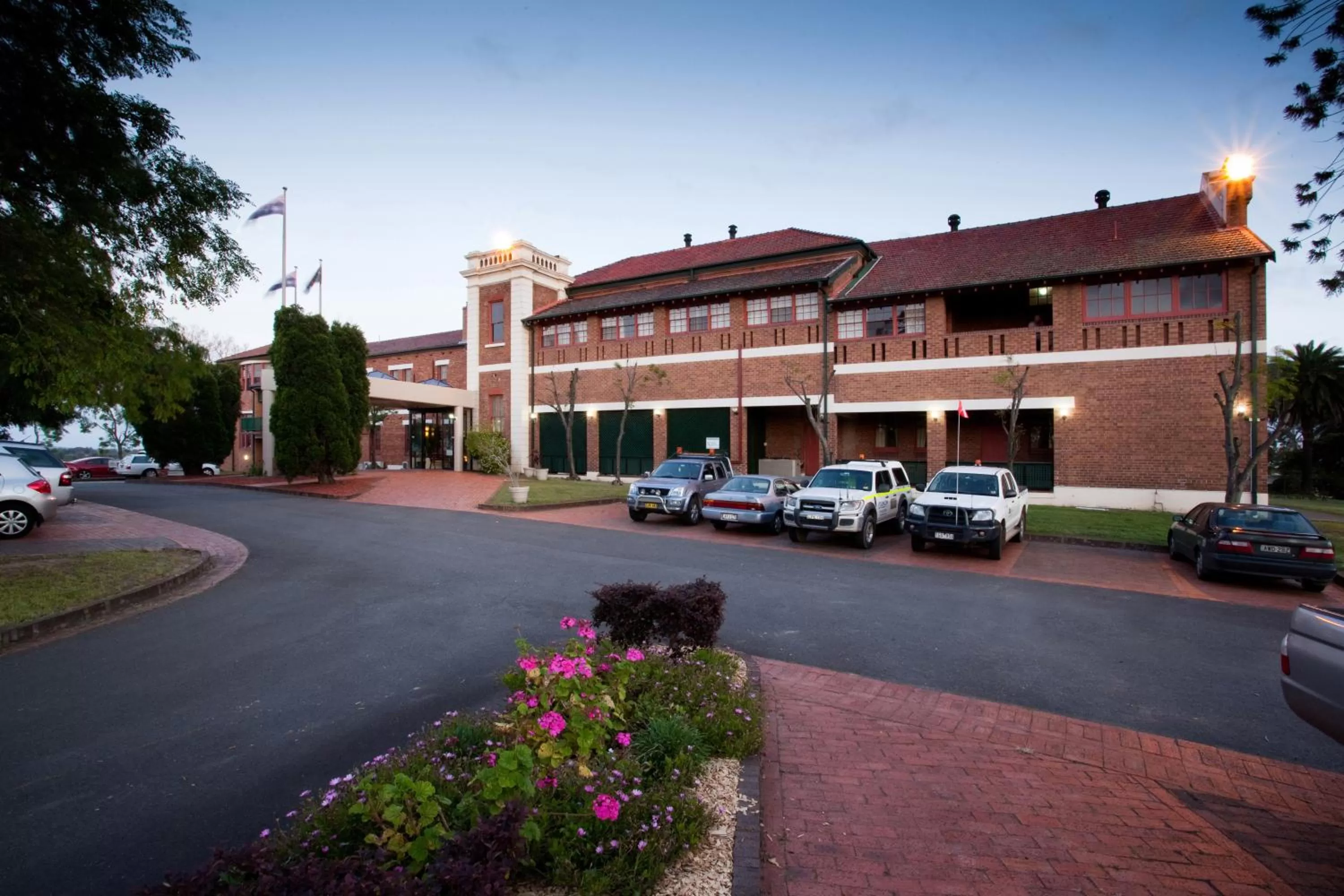 Facade/entrance in Mercure Maitland Monte Pio
