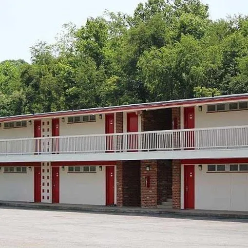 Property building in Hometown Inn Staunton
