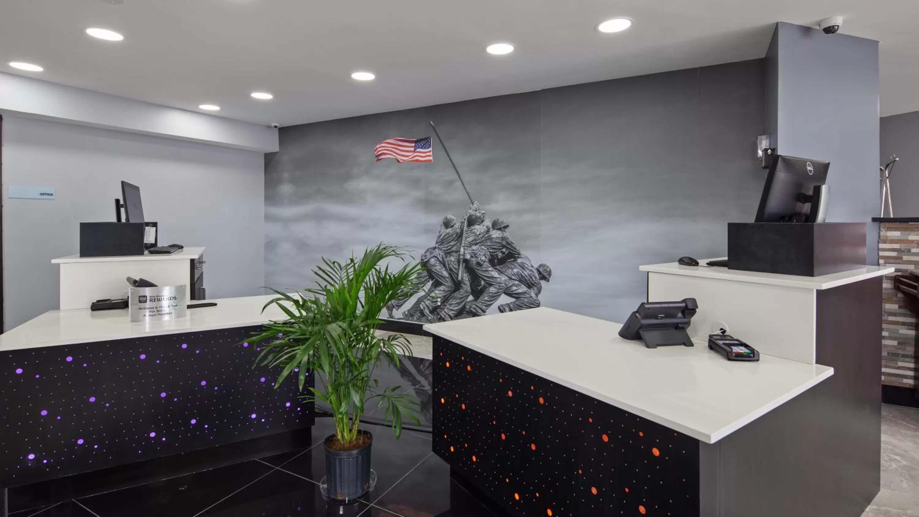 Lobby or reception in Clarion Pointe Jacksonville near Camp Lejeune