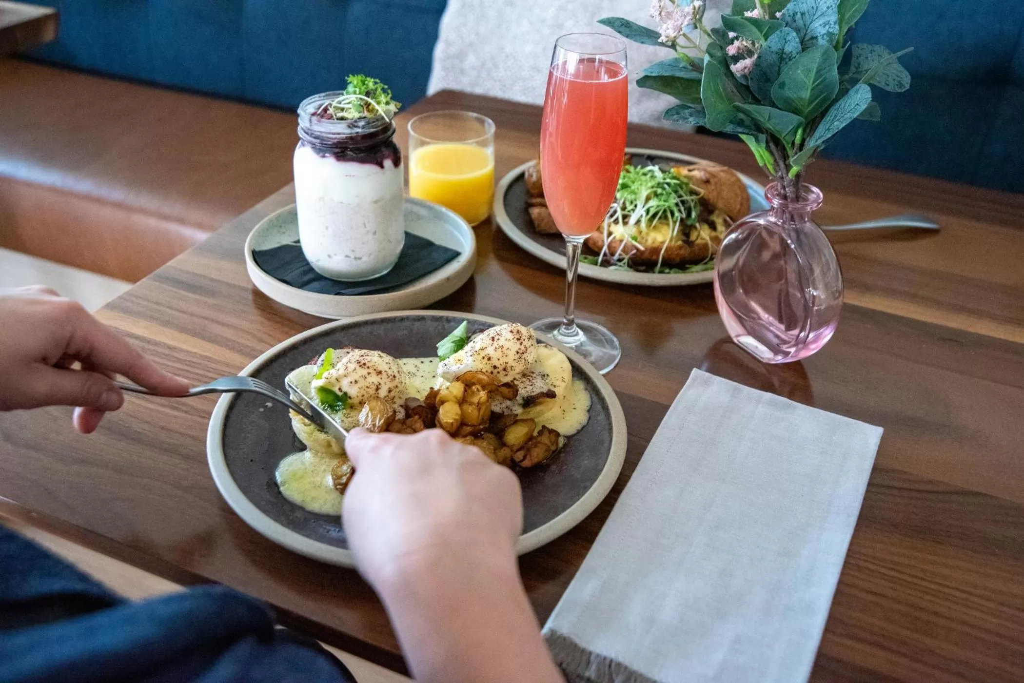 Restaurant/places to eat in The Crimson Jasper