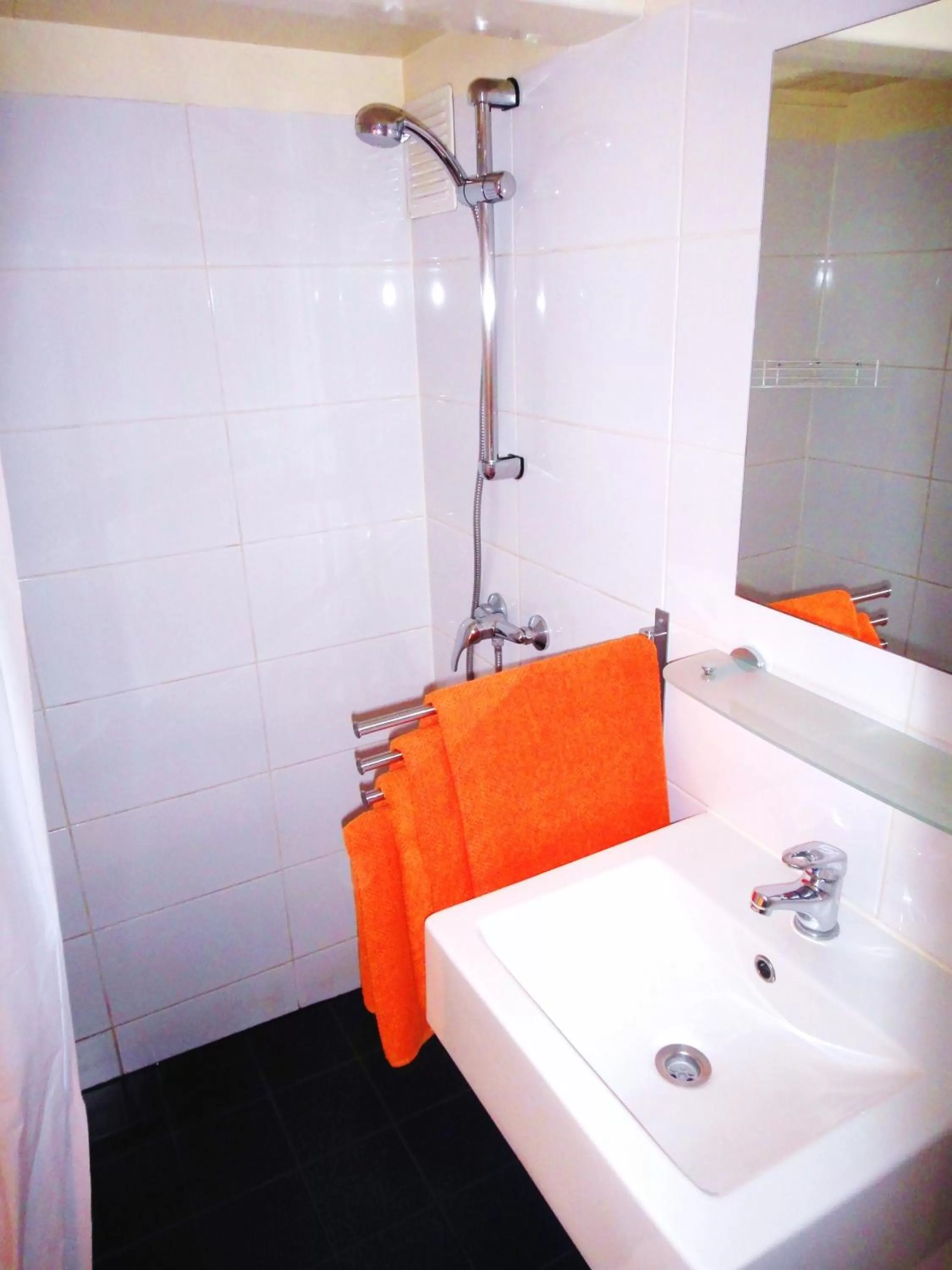 Shower in Orange Suite Studio