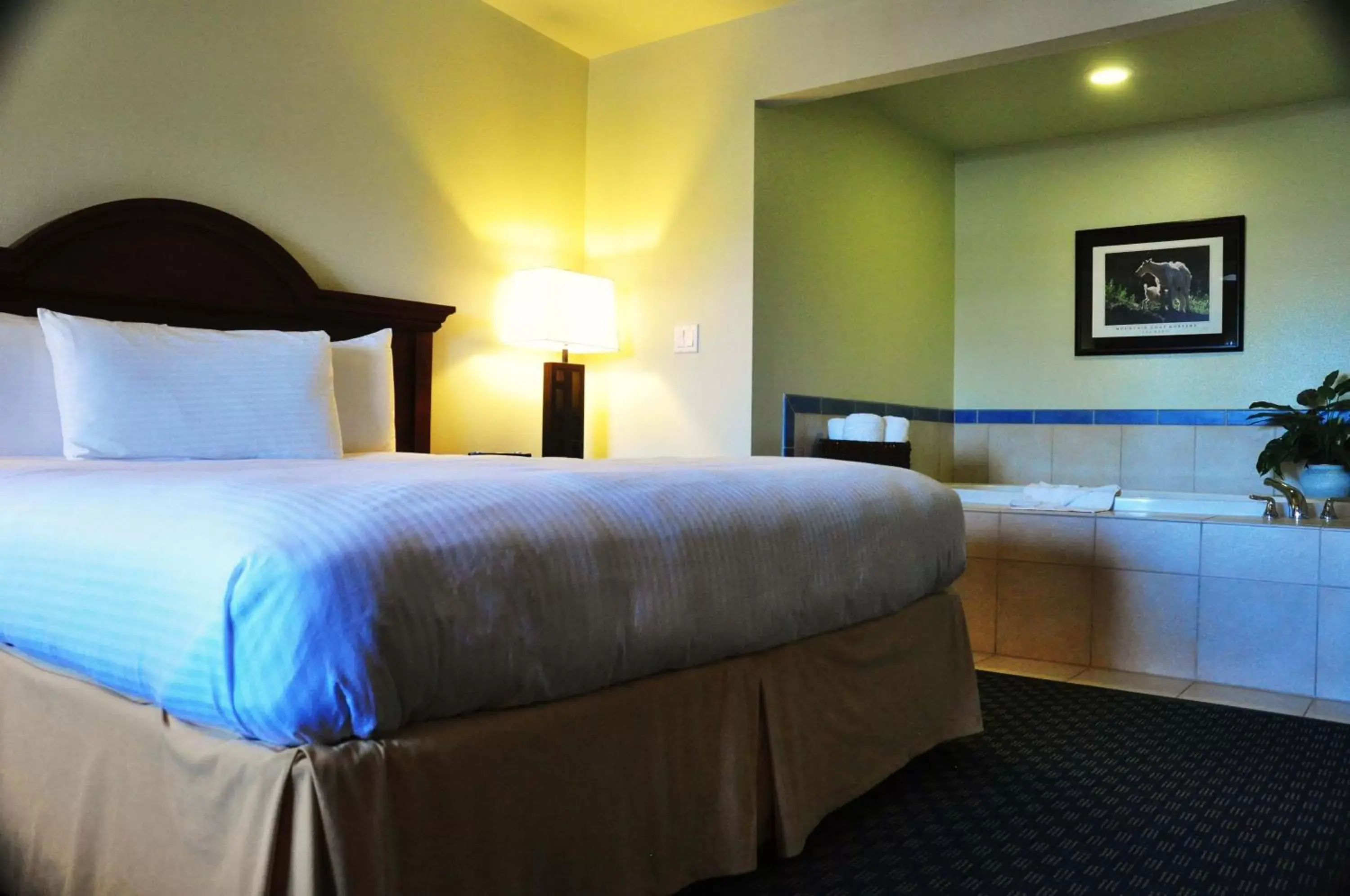 King Suite with Sea View in Anacortes Ship Harbor Inn King Suite with Sea View in Anacortes Ship Harbor Inn