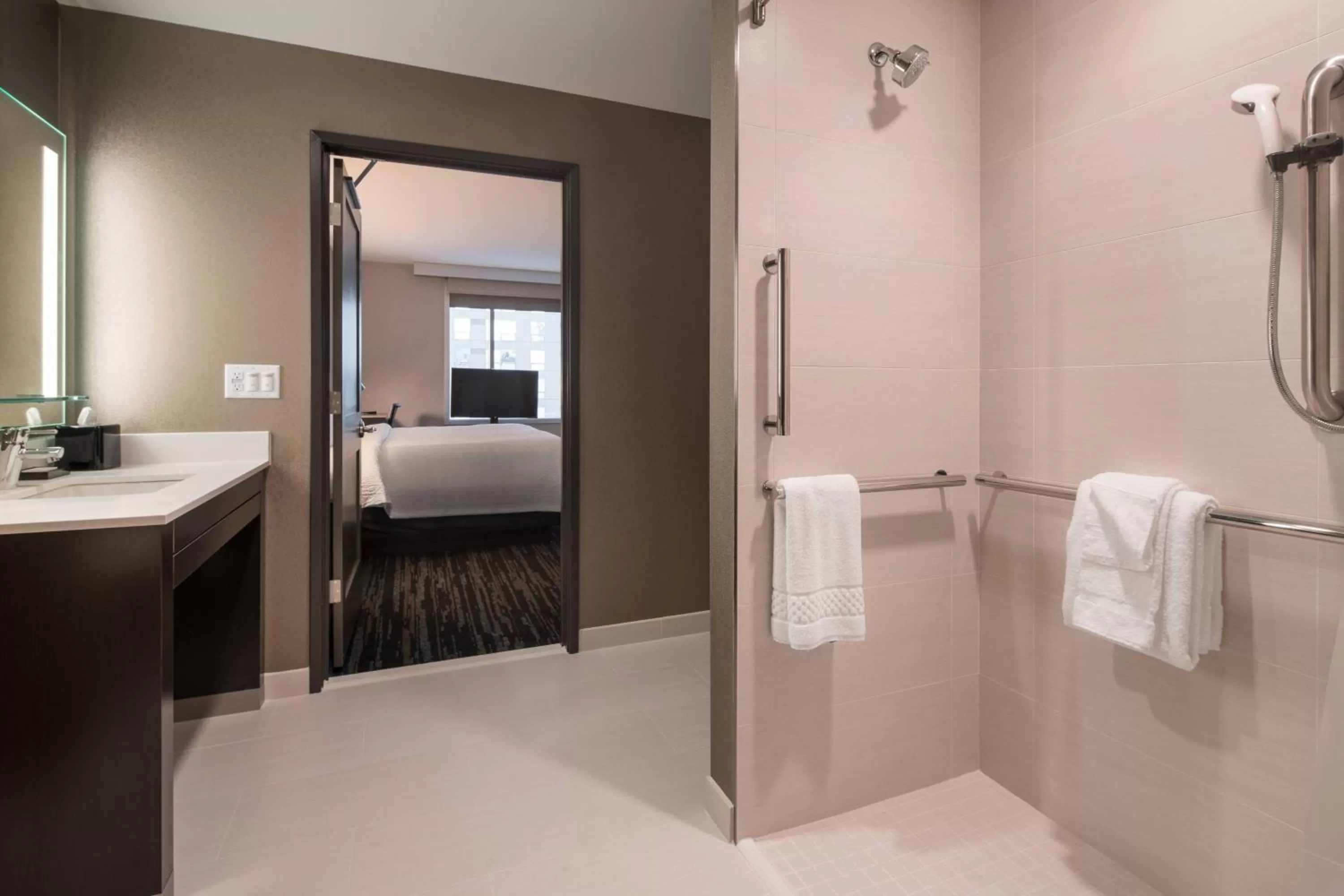 Bathroom, Bed in Residence Inn by Marriott Seattle Downtown Convention Center