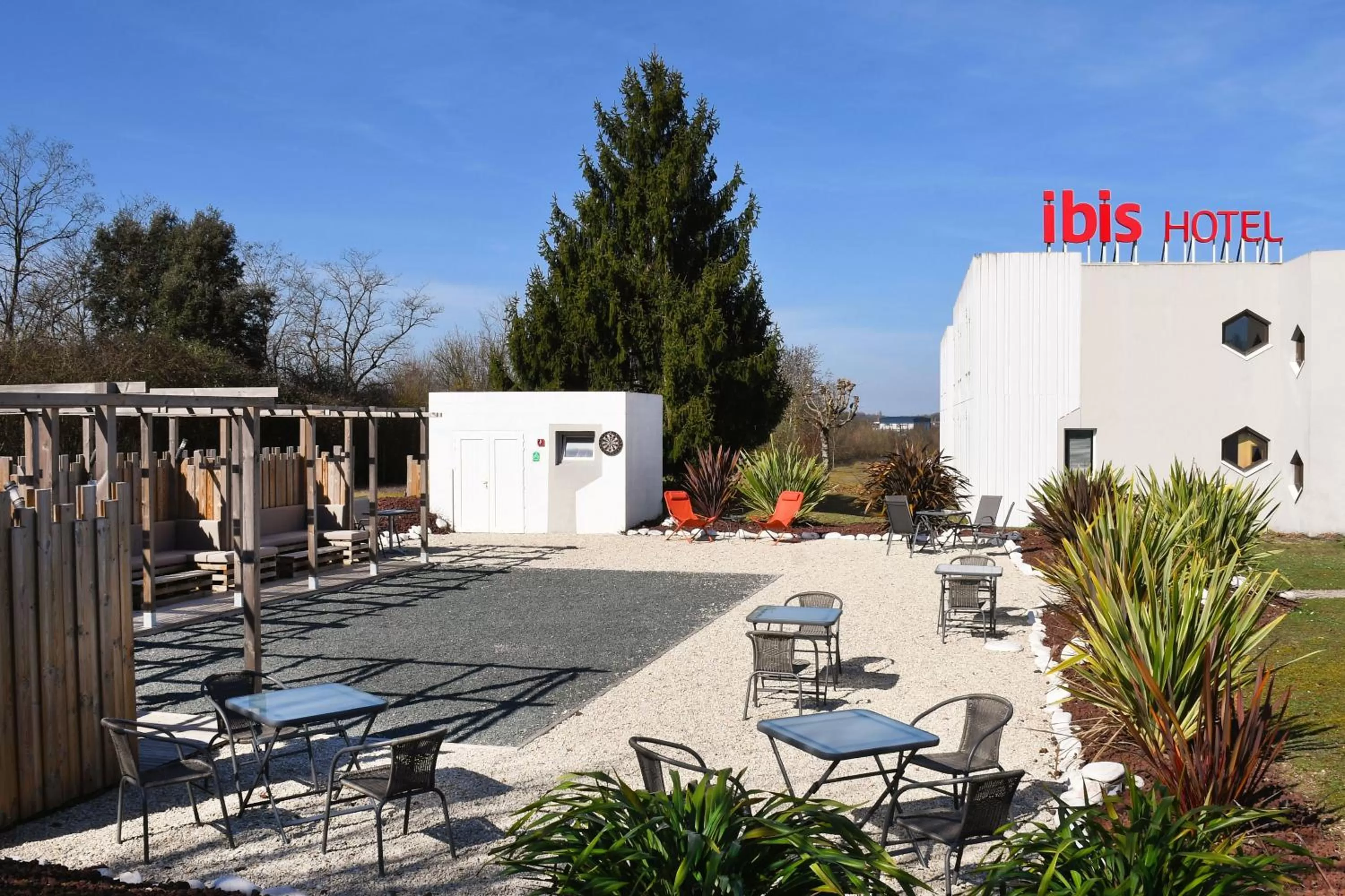 Patio in ibis Saintes