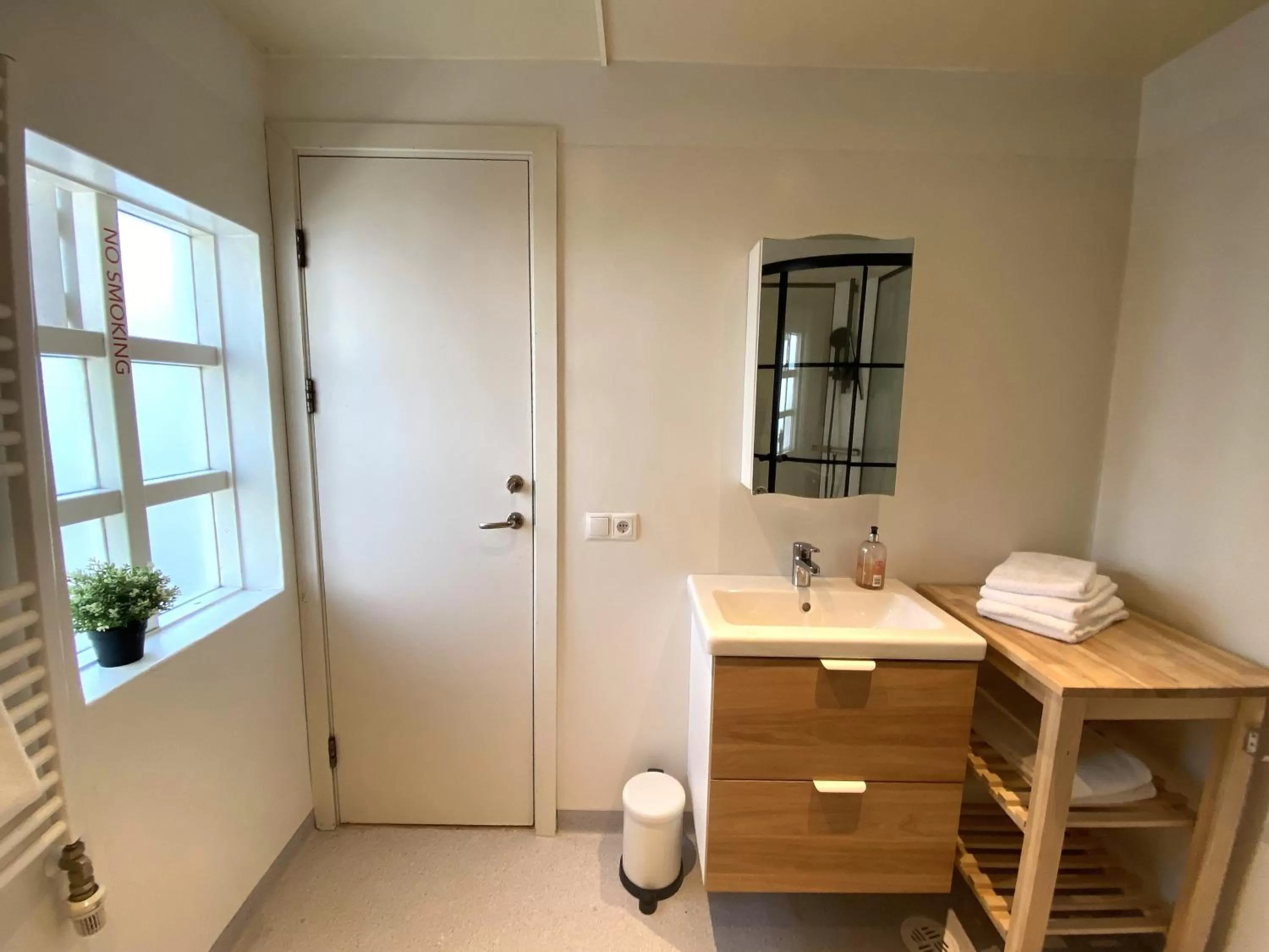 Shower in Day Dream Vesturgata 17 Reykjavik