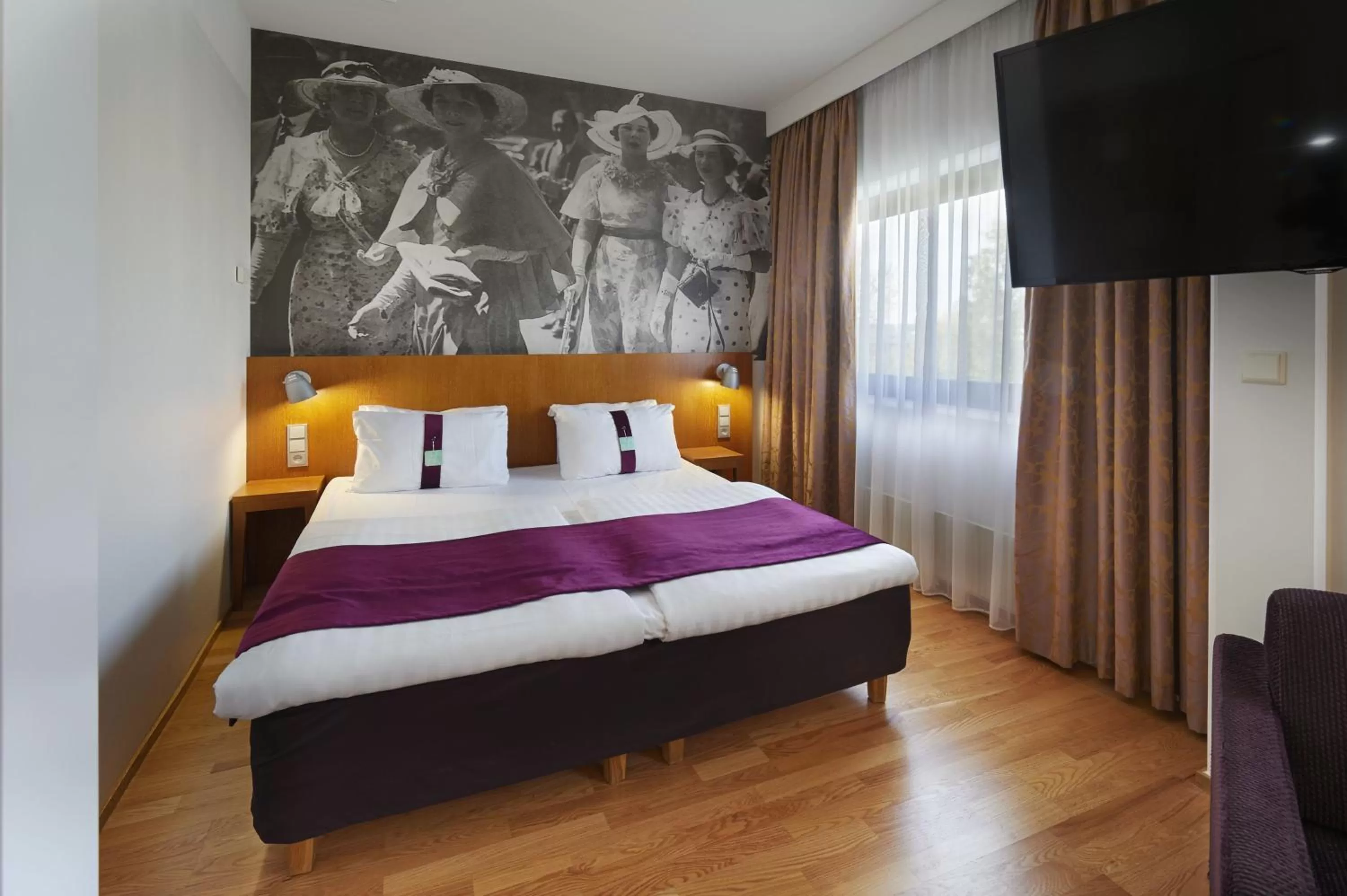 Photo of the whole room, Bed in Holiday Inn Helsinki-Vantaa Airport by IHG