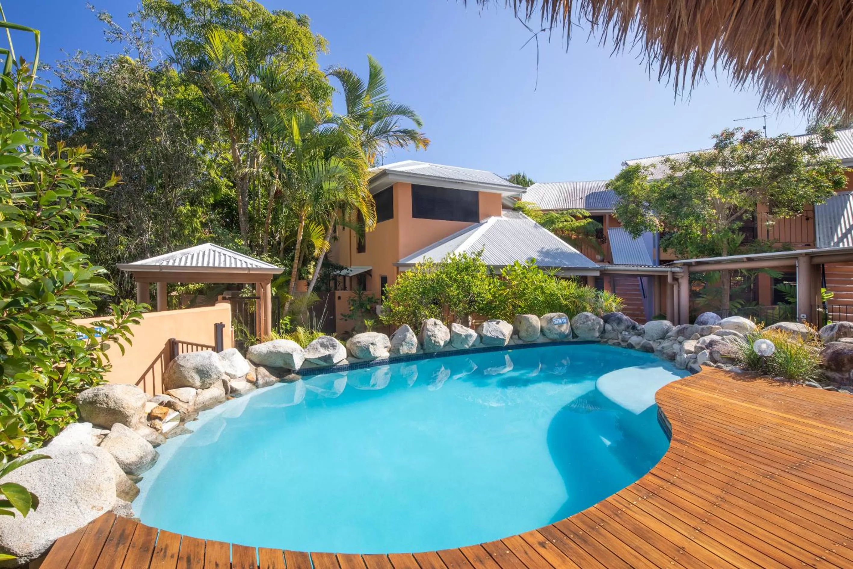 Swimming Pool in L'Auberge Noosa
