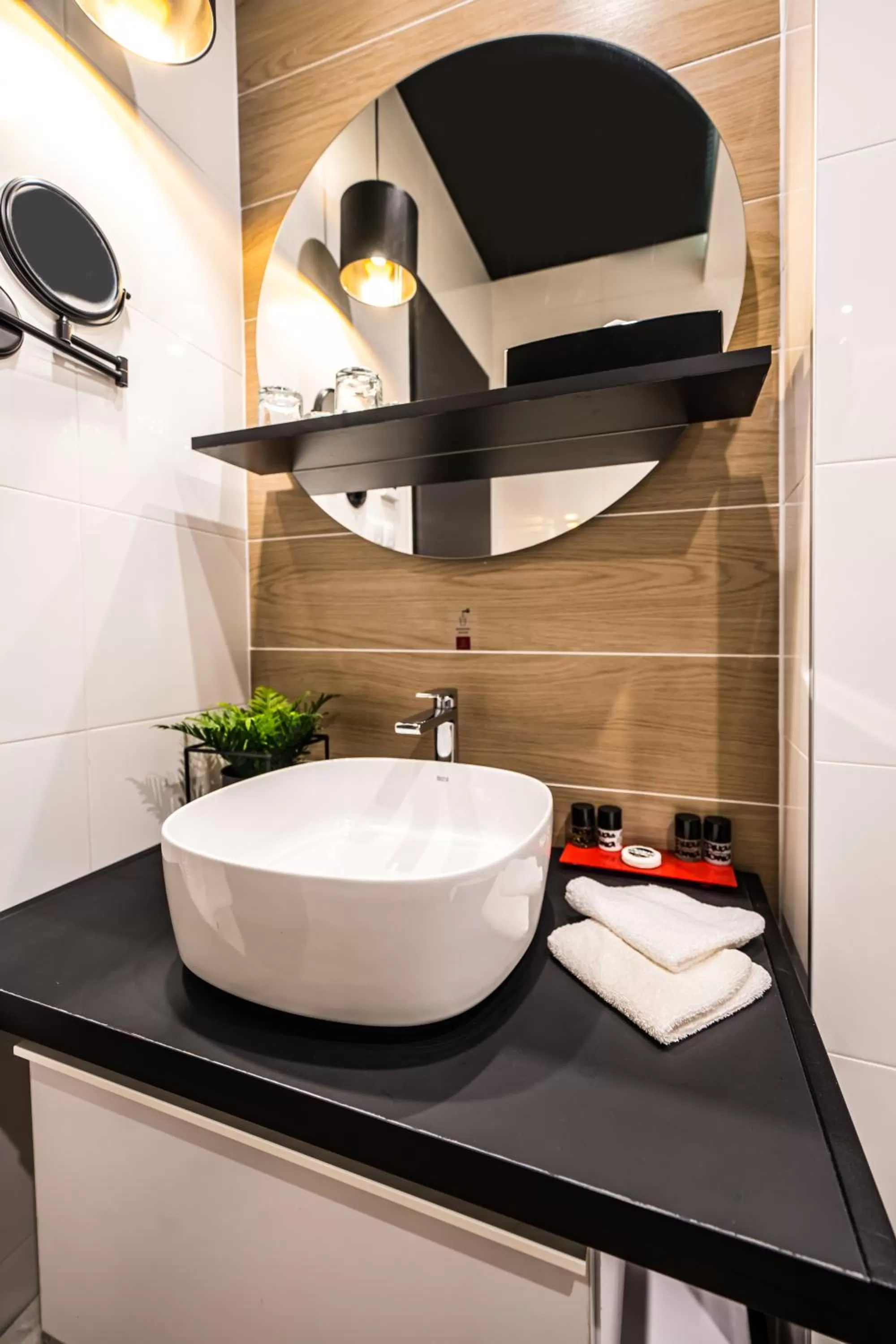 Shower in Up Hotel Budapest