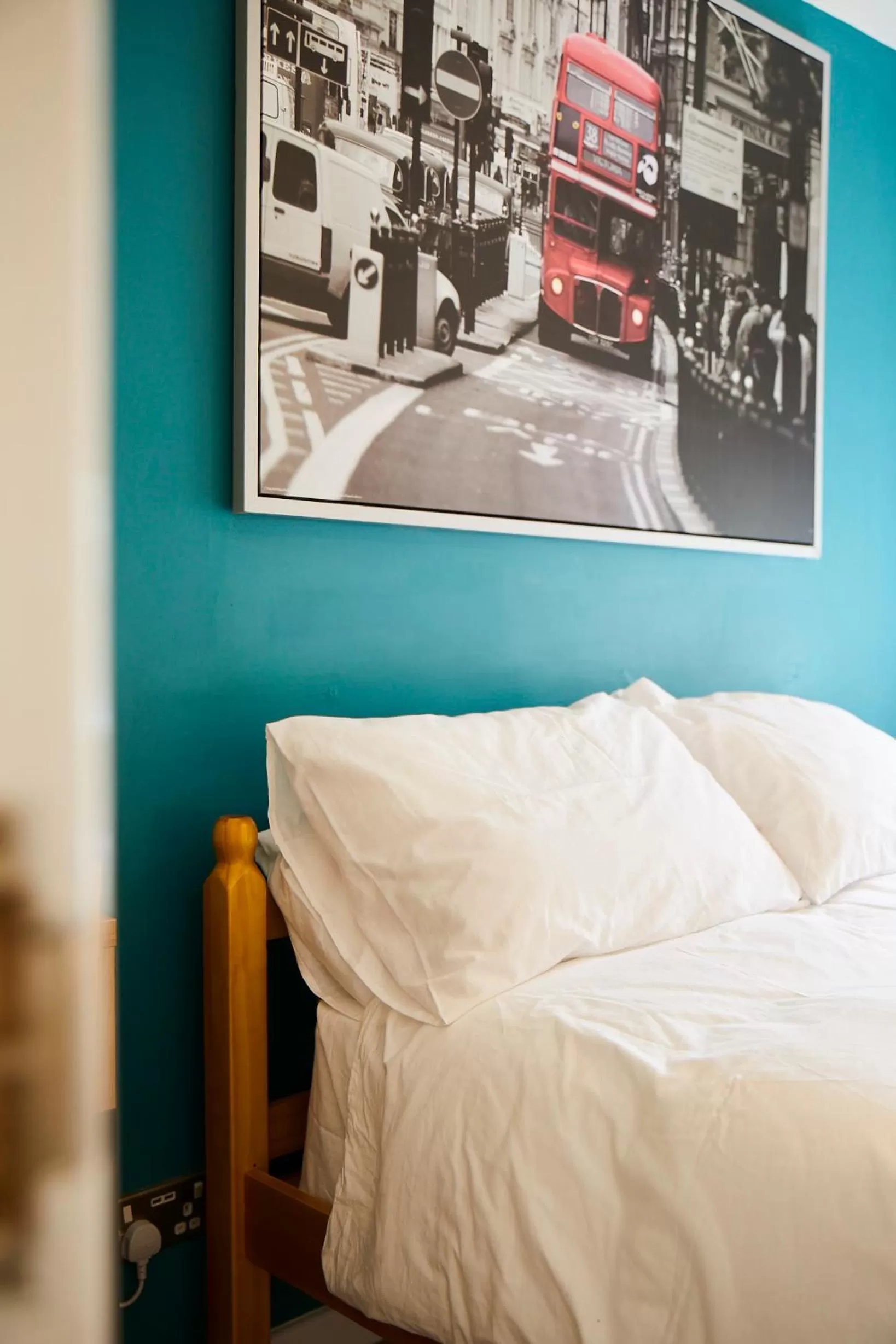 Bedroom, Bed in The Lord Grenfell