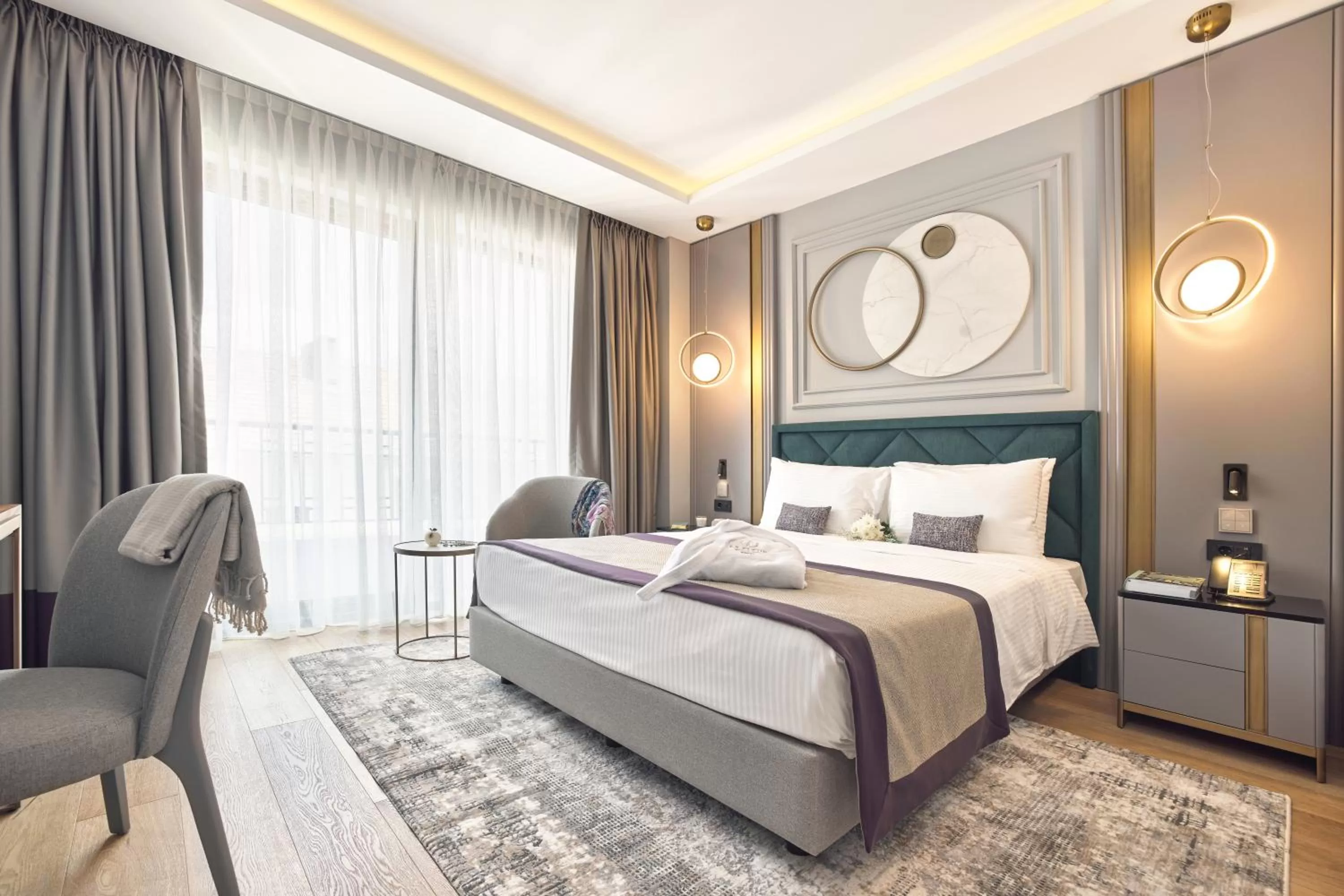 Photo of the whole room, Bed in La Fleur Boutique Hotel