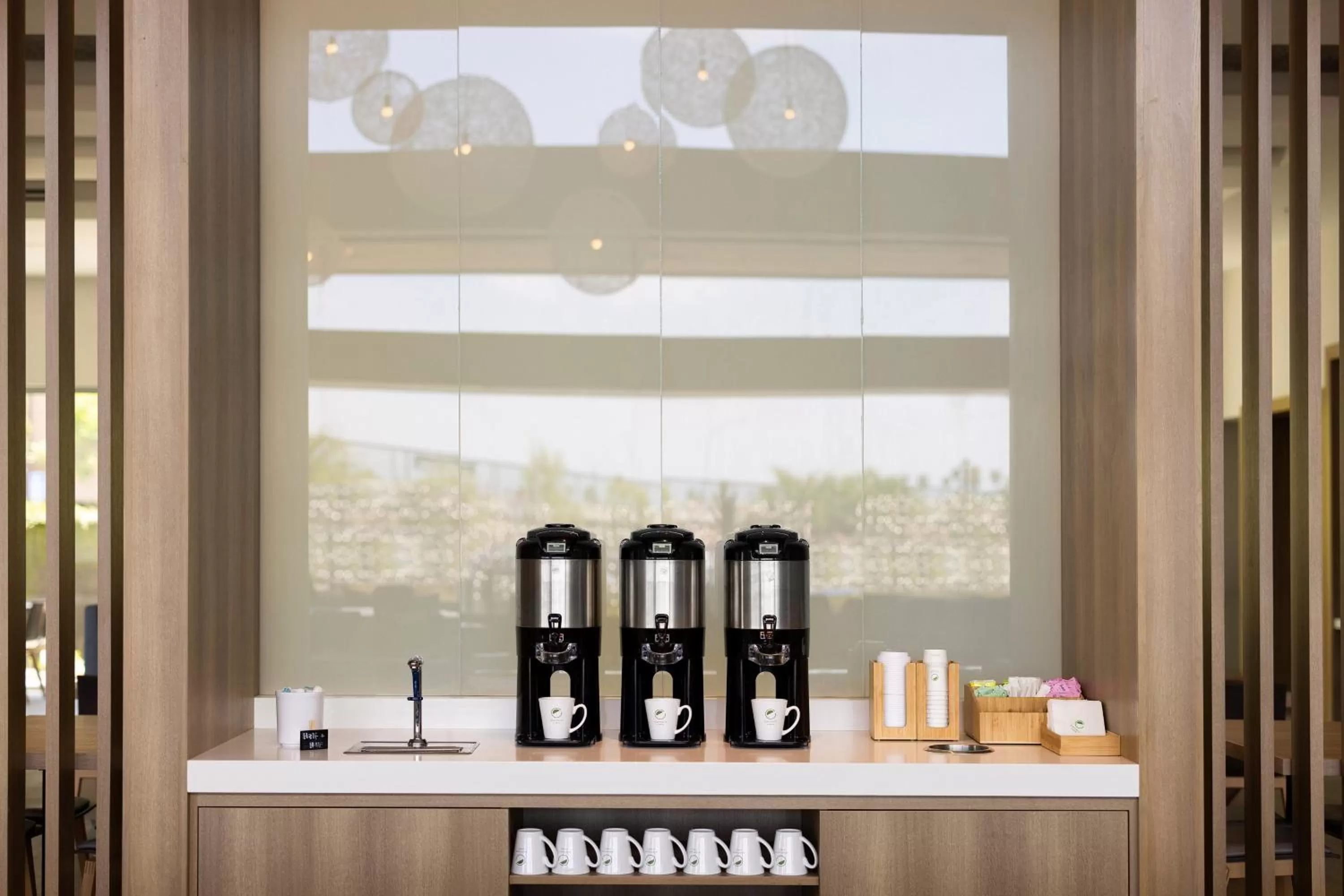 Restaurant/places to eat in Element Anaheim Resort Convention Center