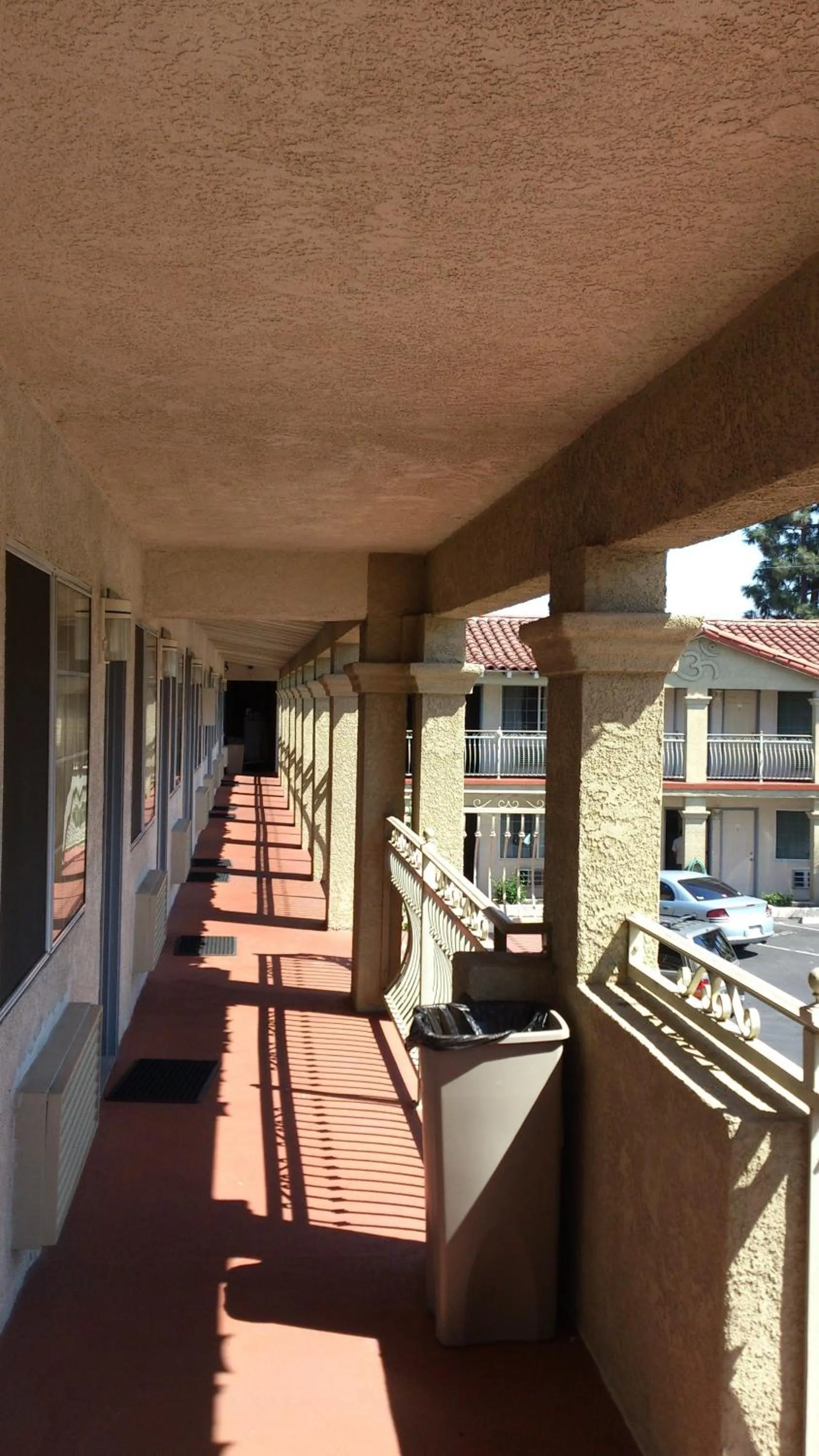 Decorative detail in Santa Ana Travel Inn