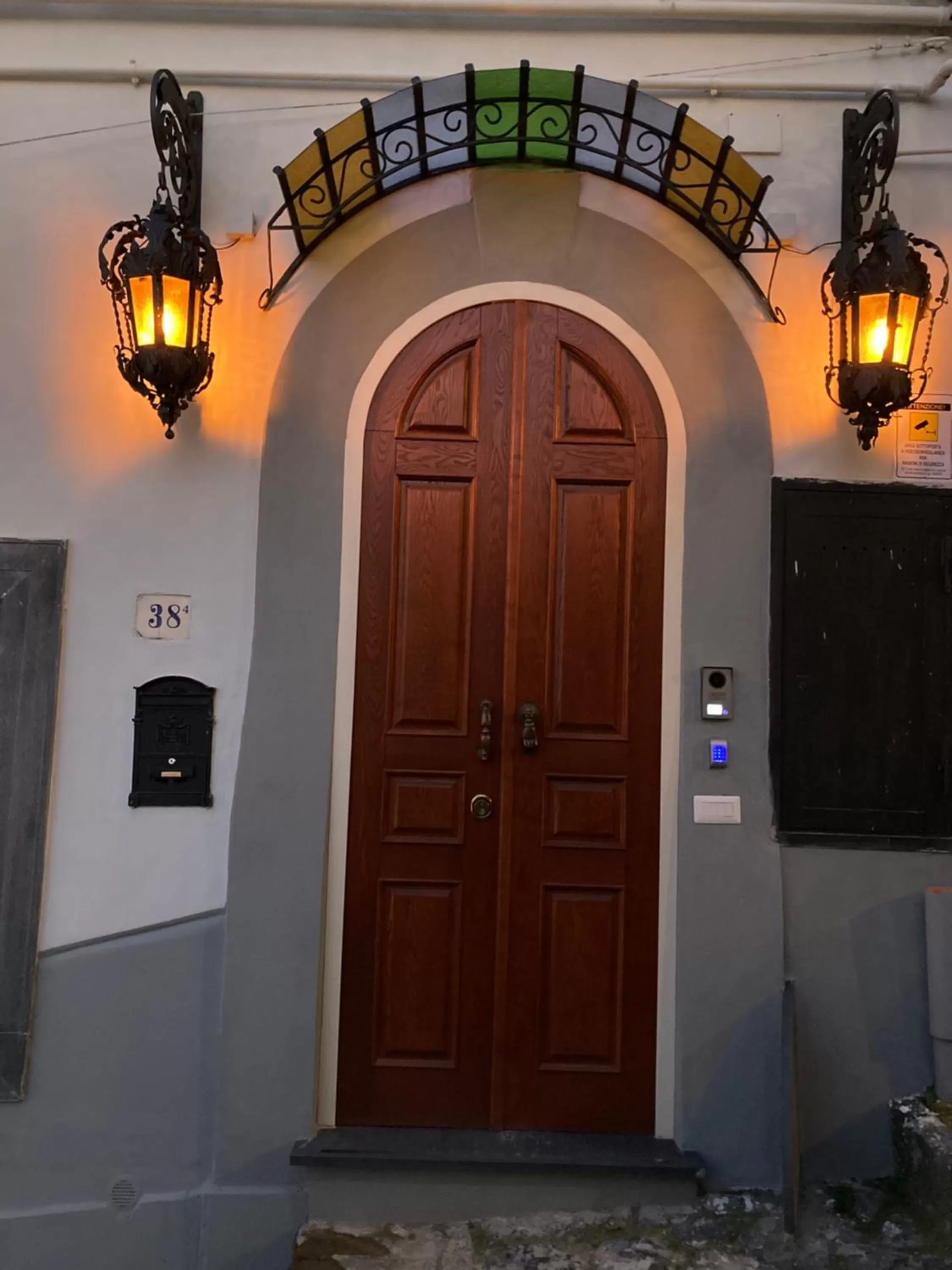 Property building, Facade/Entrance in Le Petit Palais - Naples