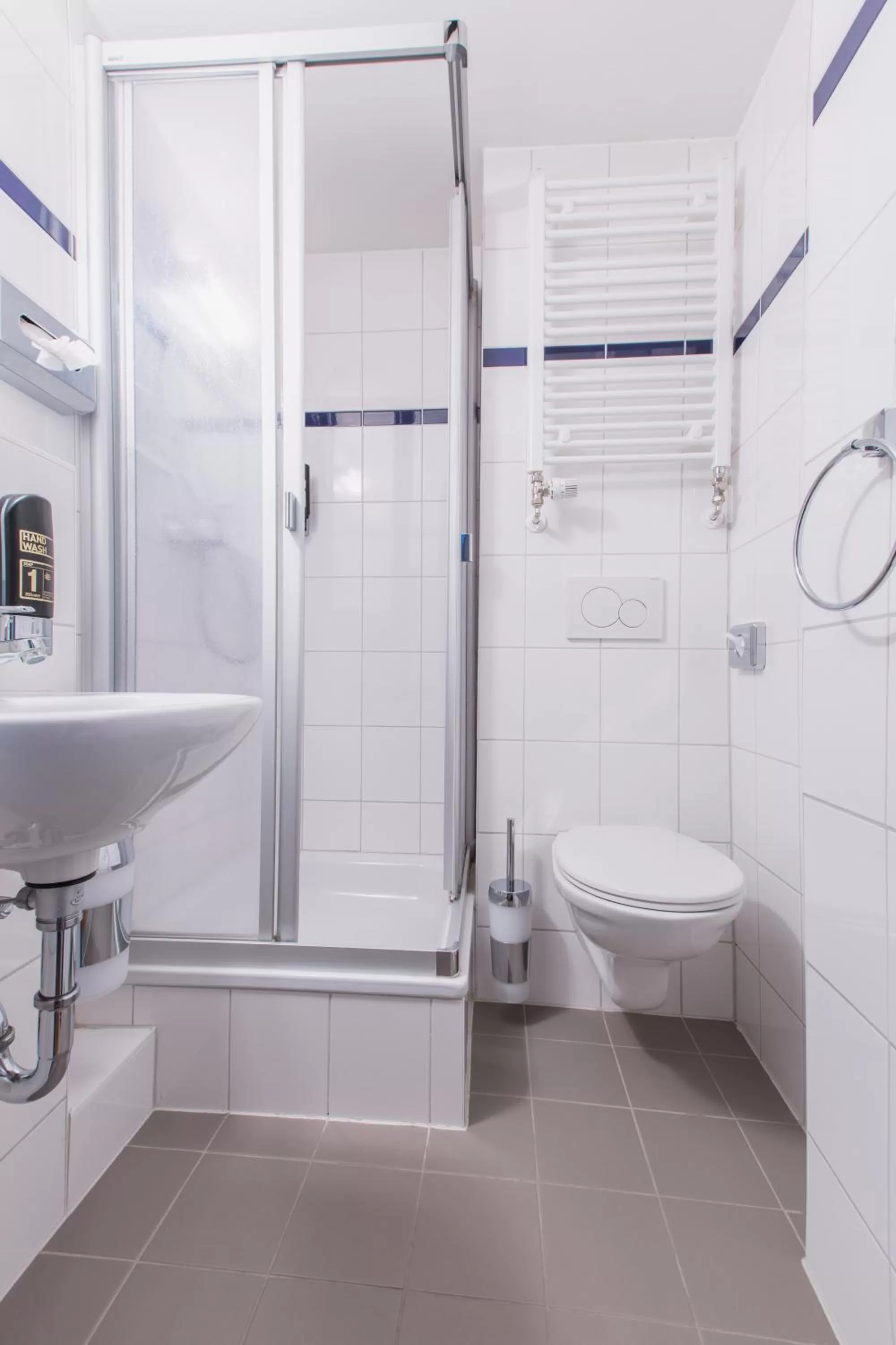 Shower in a&o Köln Dom