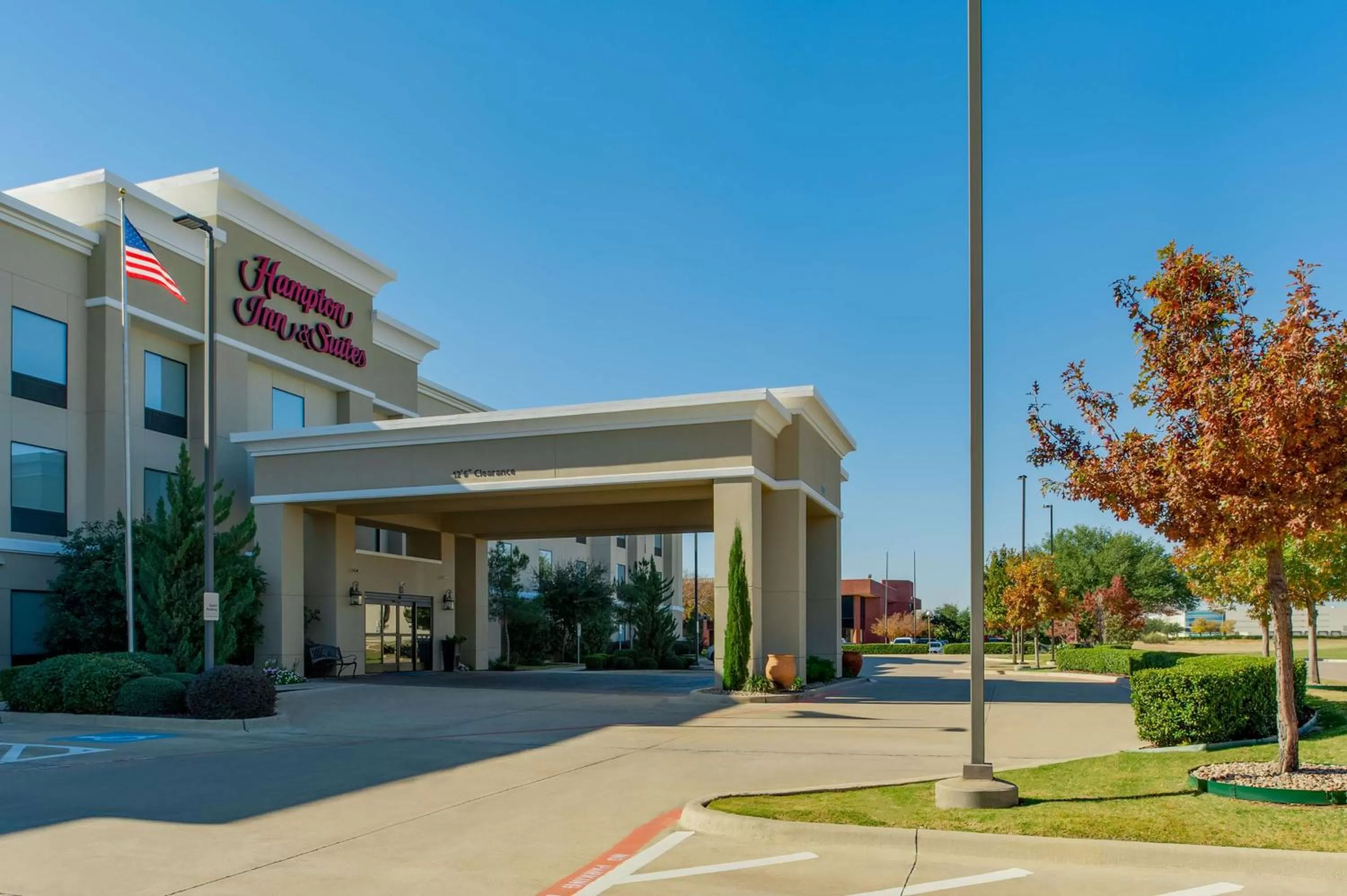 Property building in Hampton Inn & Suites Fort Worth-Fossil Creek