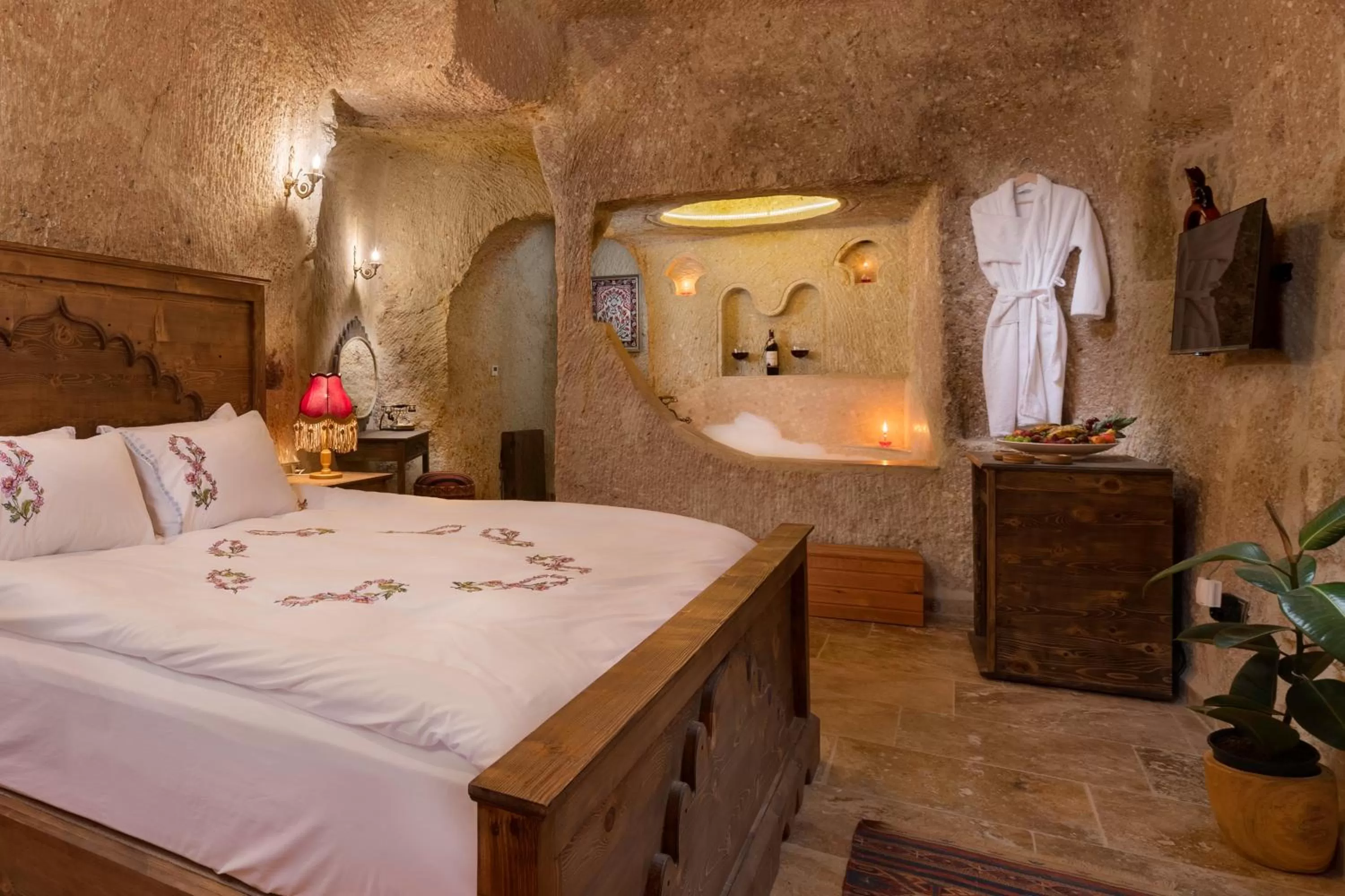 Photo of the whole room, Bed in Kayata Cave Suites Special Class