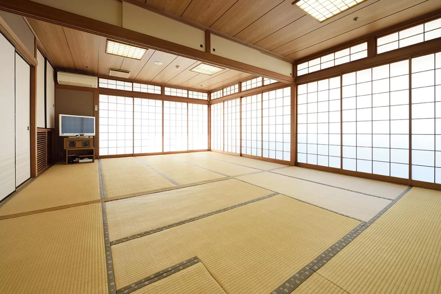 Photo of the whole room in Belmont Hotel