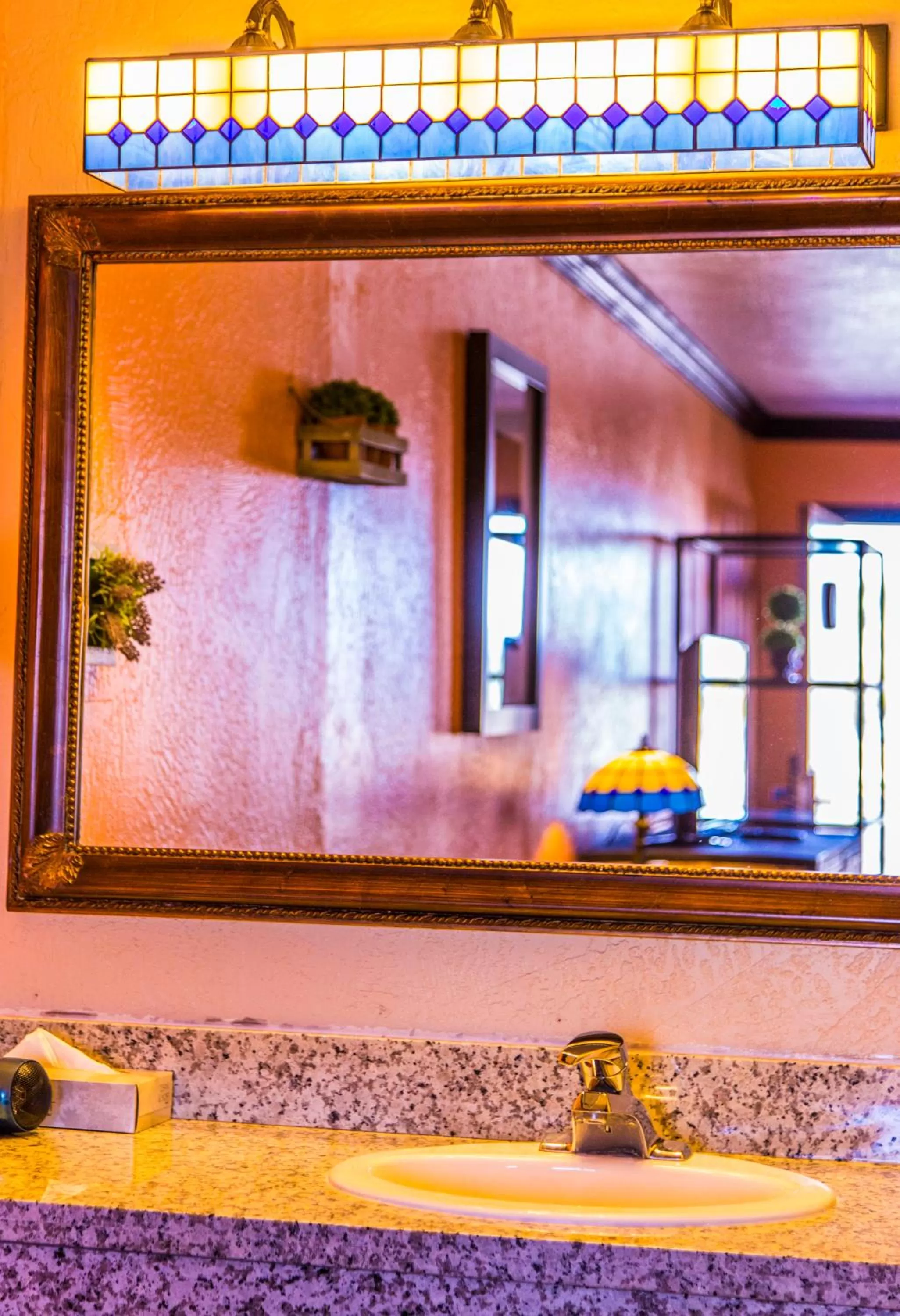 Decorative detail in Mountain View Lodge