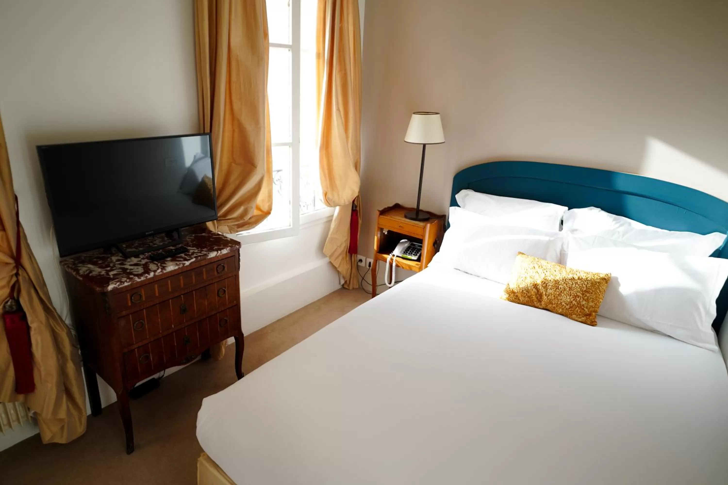 Bedroom, Bed in Villa Escudier Appart-hôtel