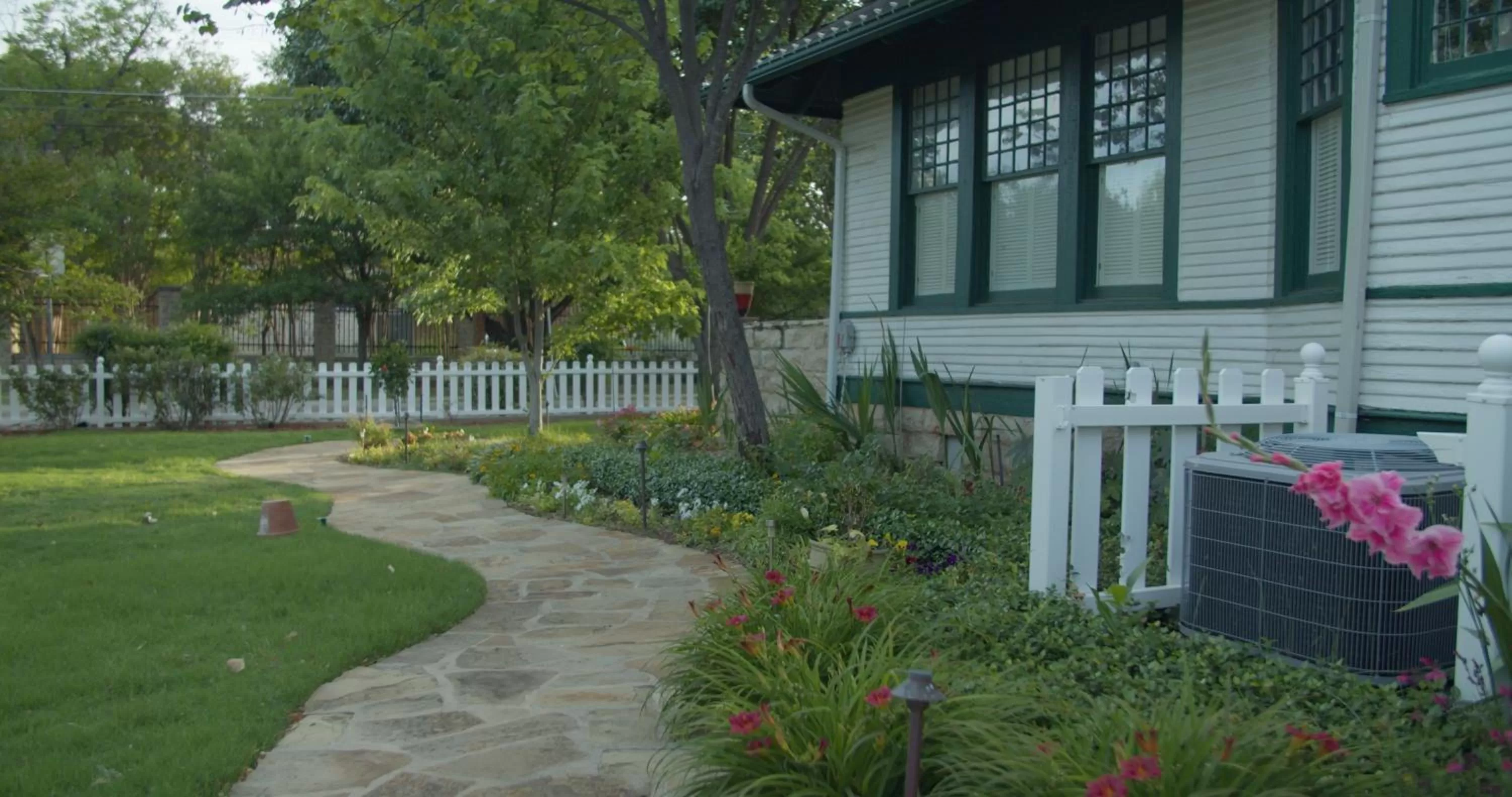 Garden in Granbury Gardens Bed and Breakfast