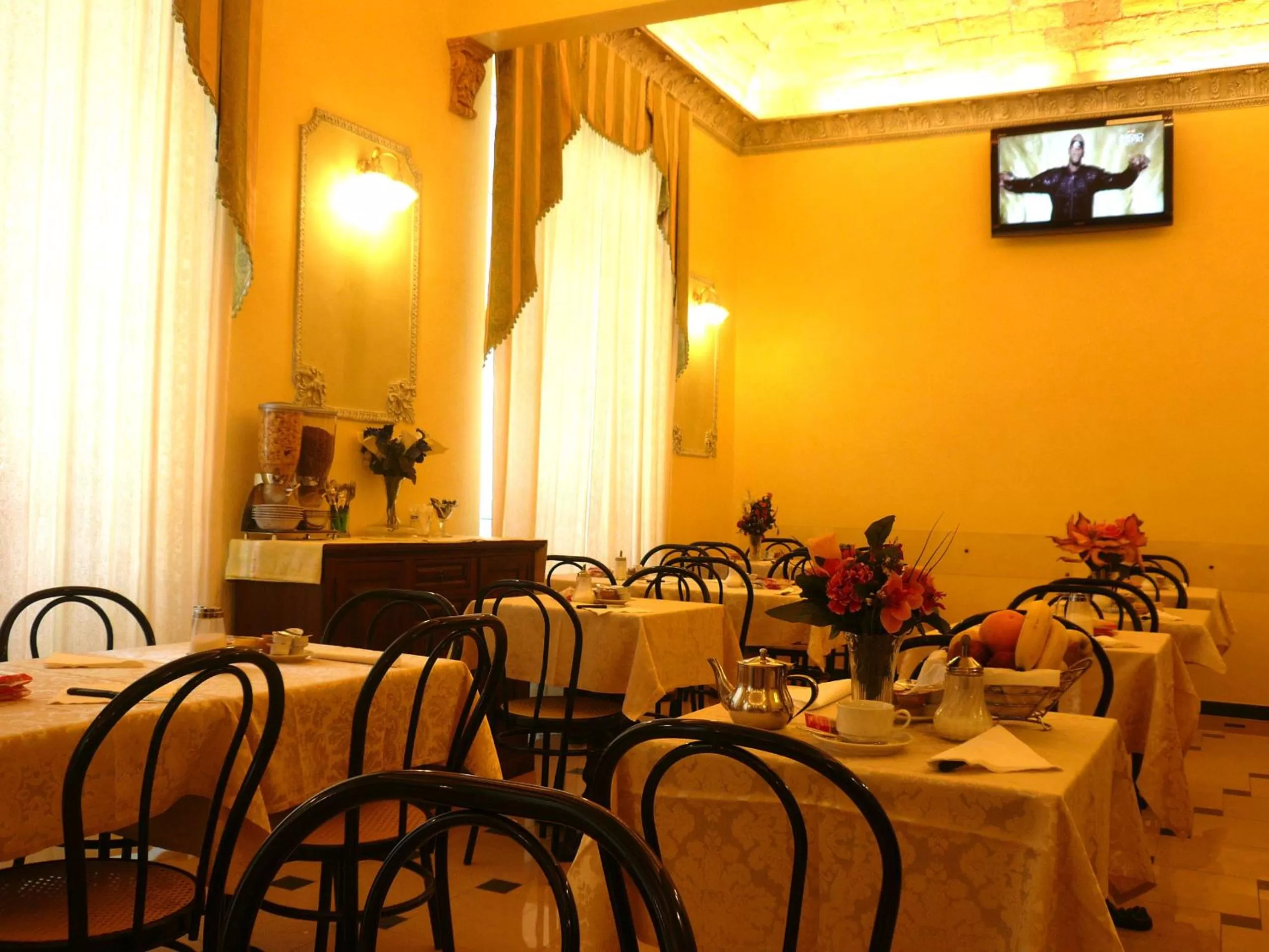 Lounge or bar in Cambridge Hotel