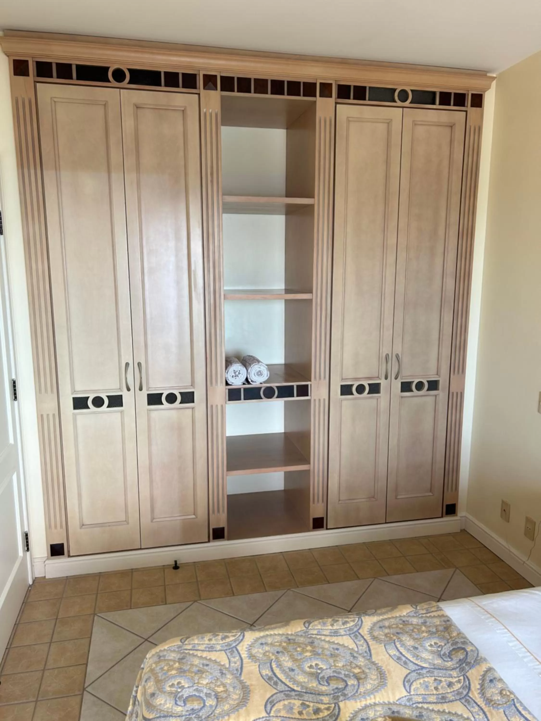 Bedroom in Golfinhos Apart Hotel