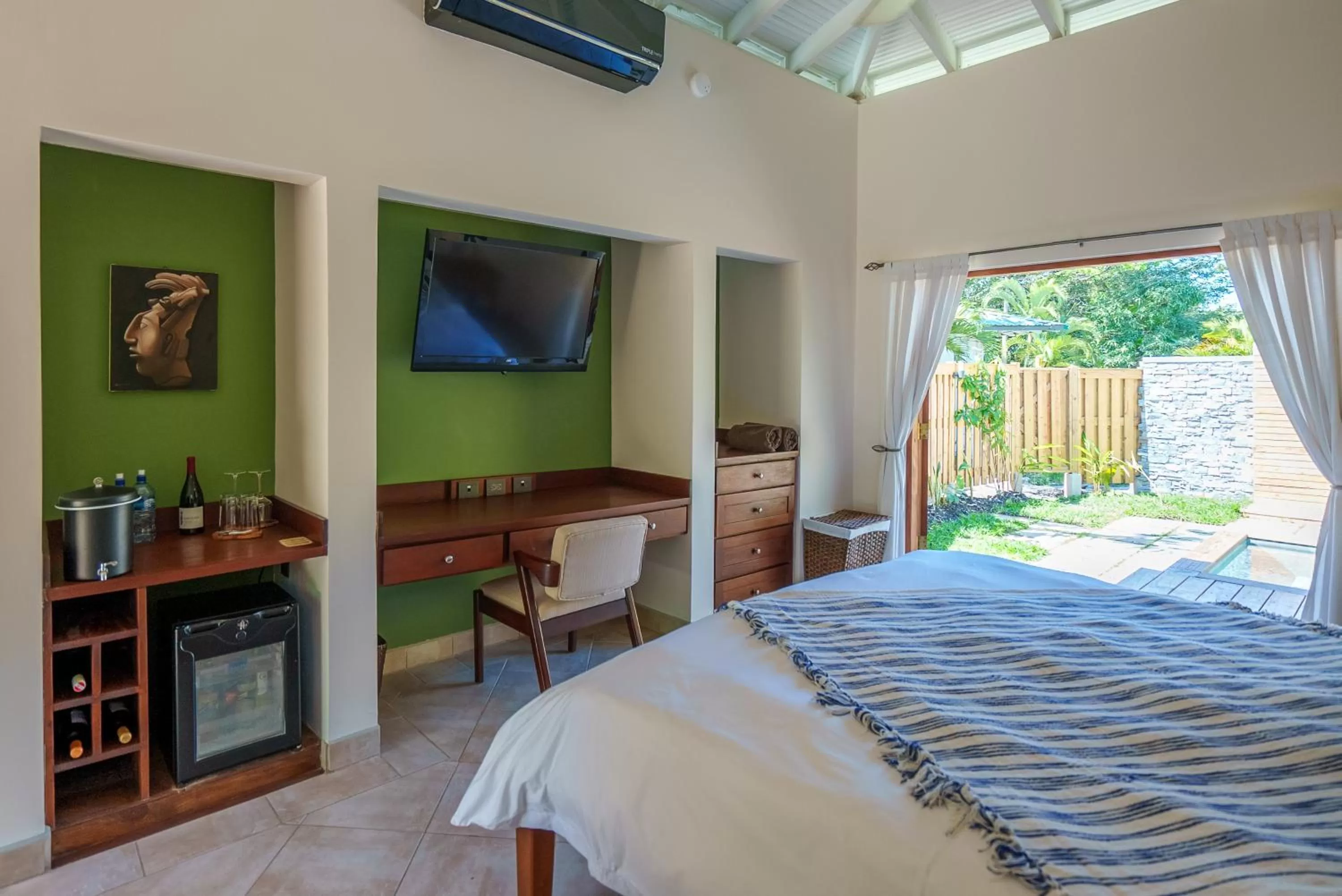 Photo of the whole room, Bed in Ka'ana Resort & Spa