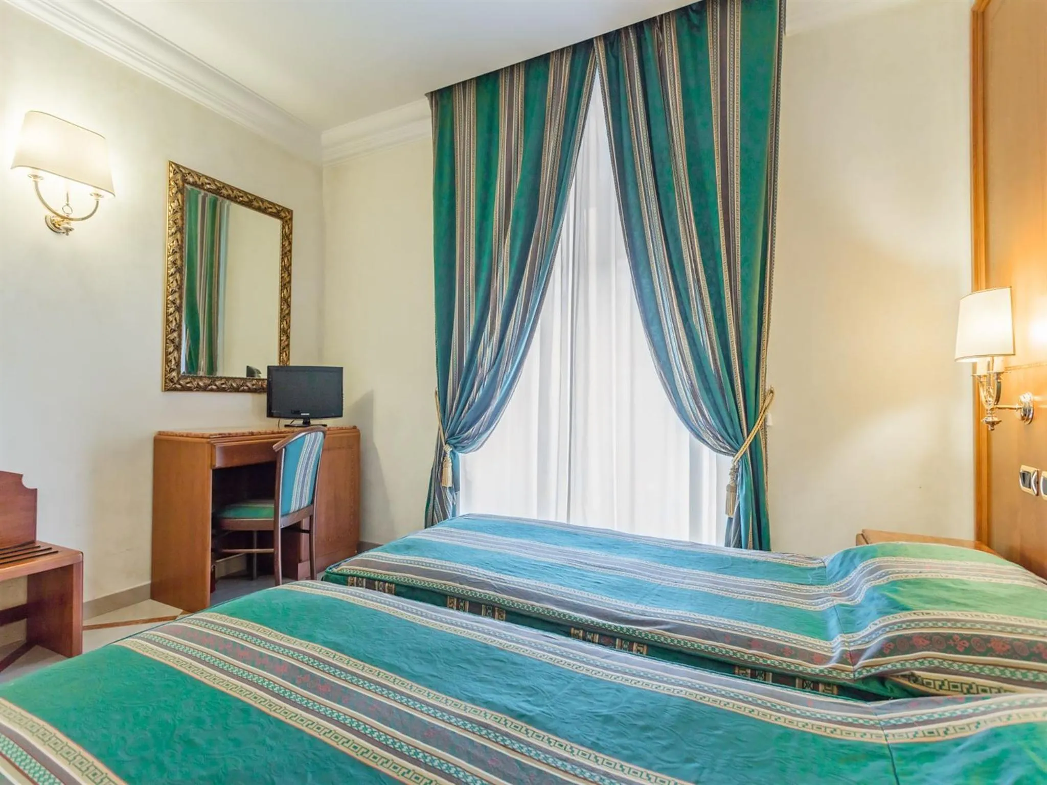 Bedroom, Bed in Raeli Hotel Regio