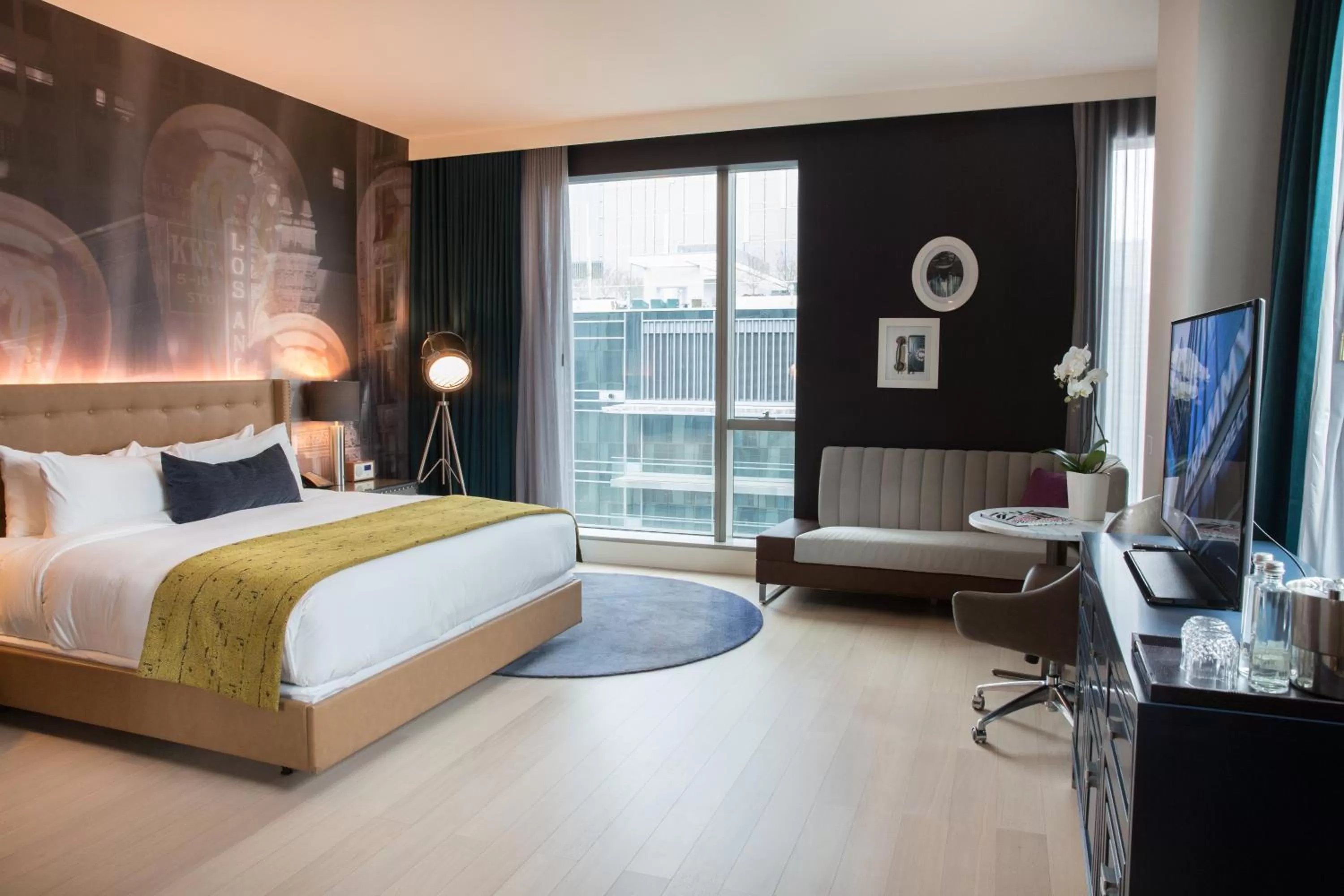 Photo of the whole room, Bed in Hotel Indigo Los Angeles Downtown by IHG