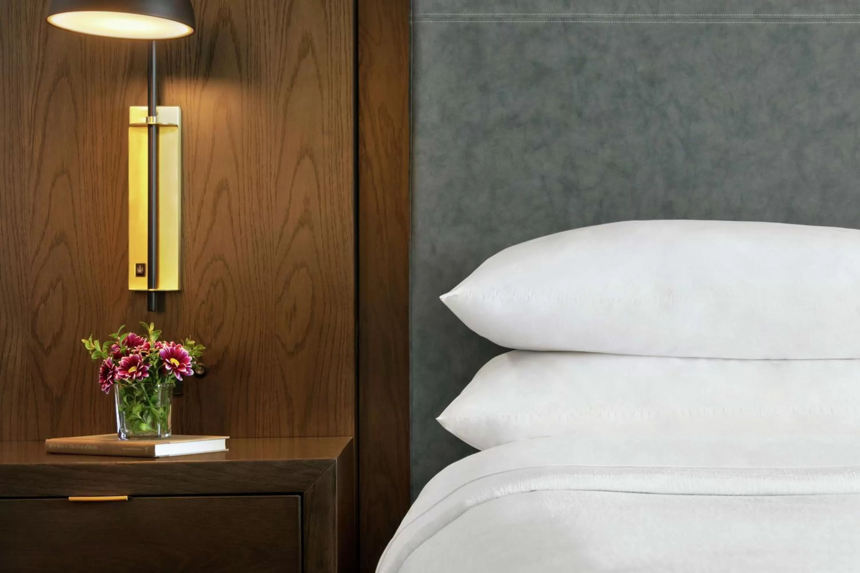 Bed in Embassy Suites by Hilton Los Angeles Downey