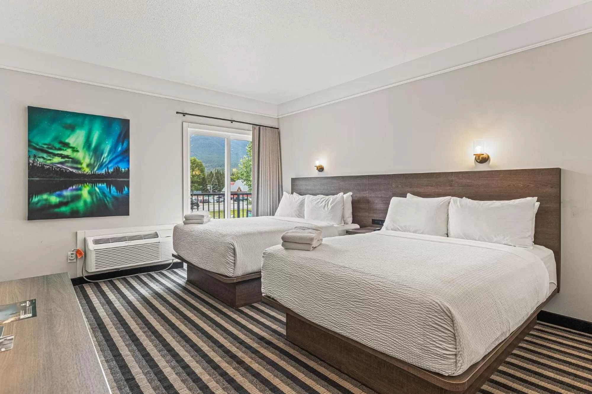 Bedroom, Bed in Northwinds Hotel Canmore