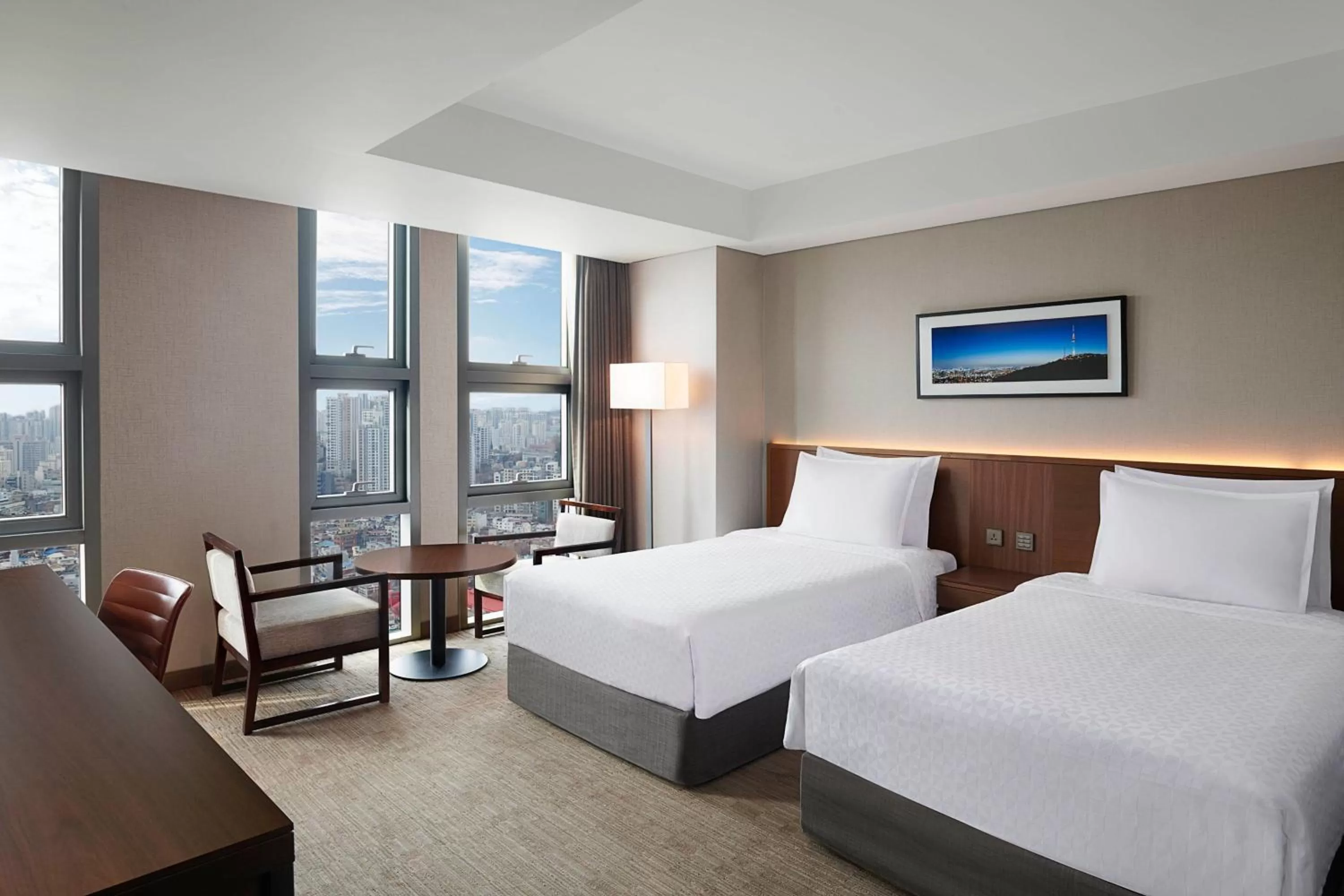 Photo of the whole room, Bed in Four Points by Sheraton Josun, Seoul Station