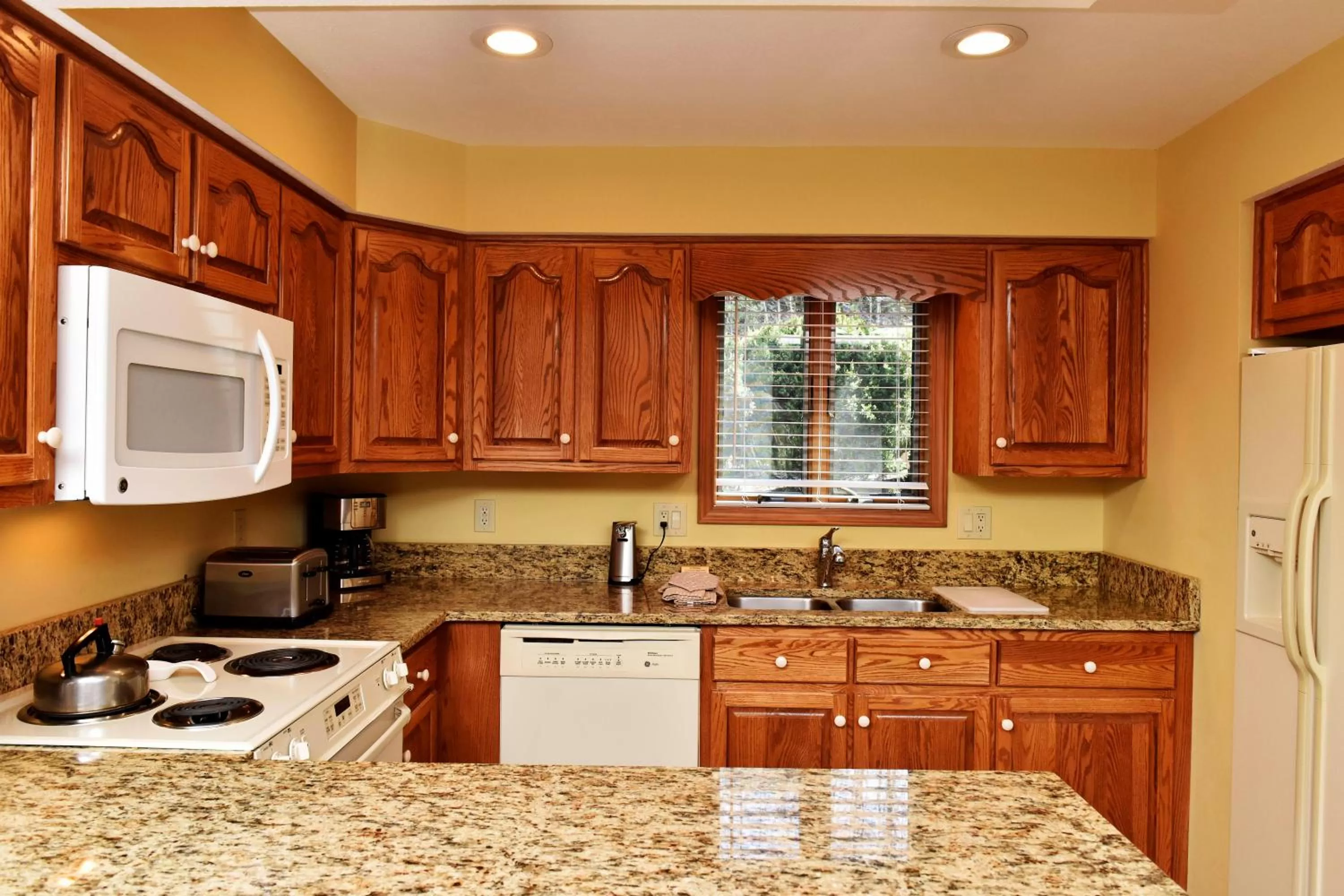 Kitchen or kitchenette, Kitchen/Kitchenette in Chetola Resort Condominiums