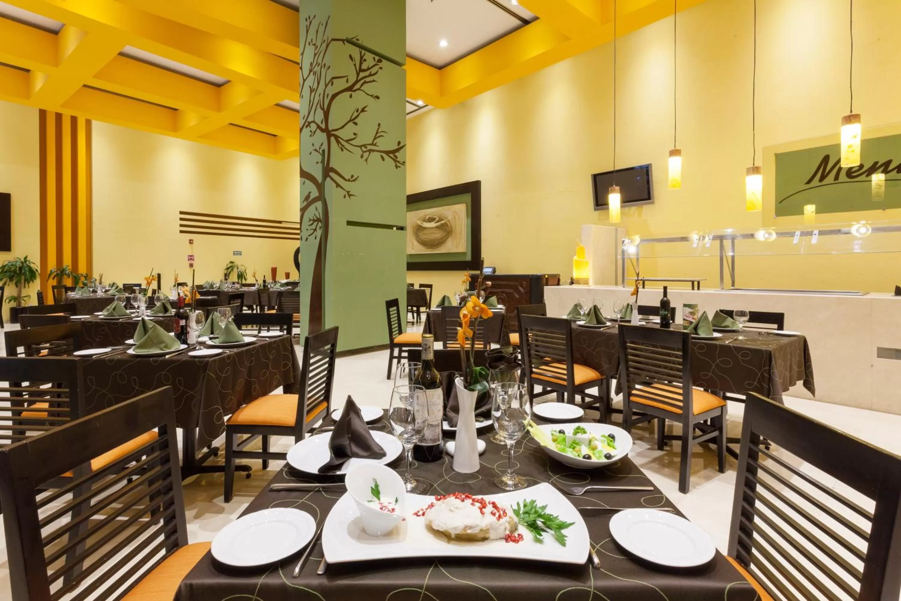 Restaurant/places to eat in Holiday Inn Puebla Finsa by IHG