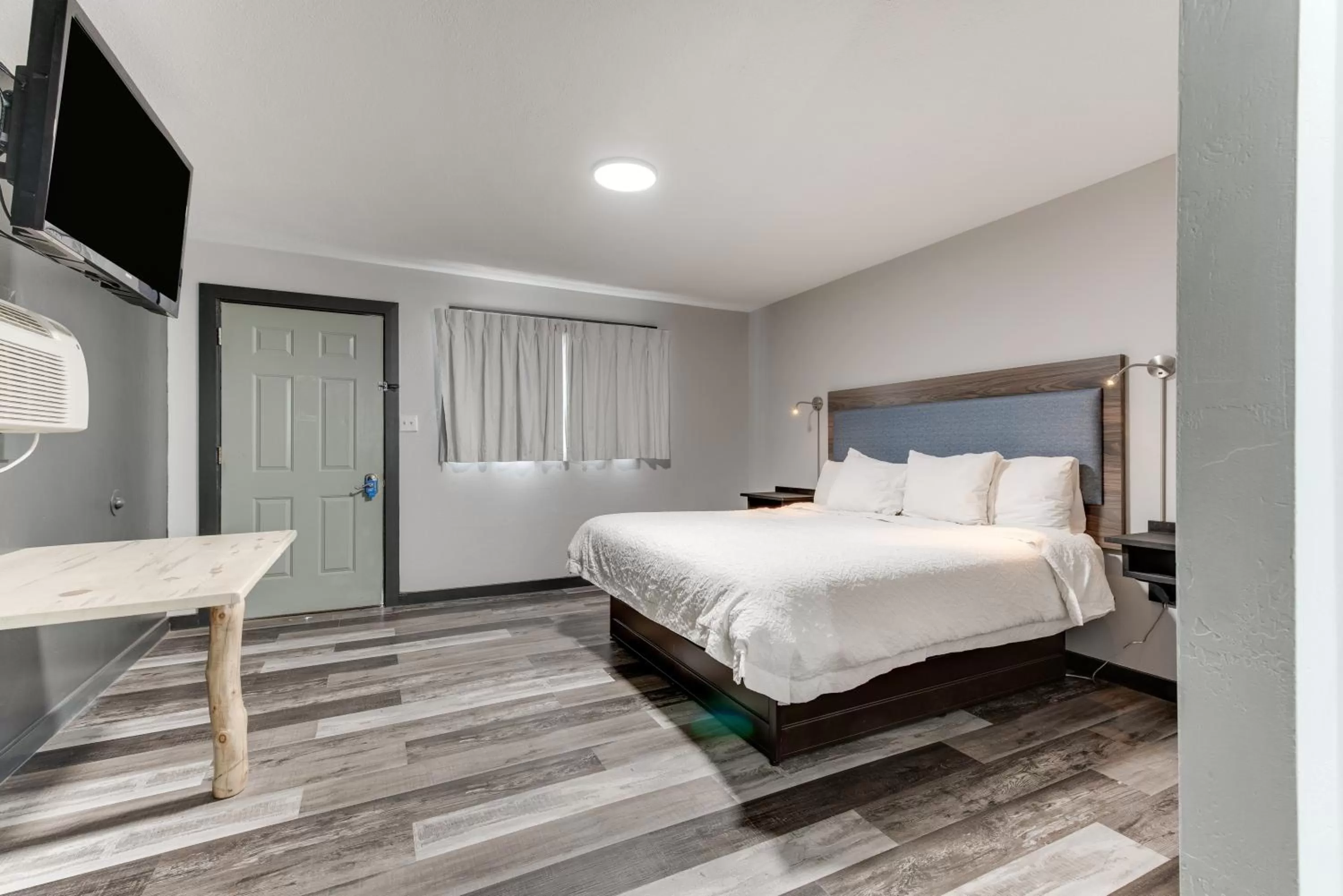 Bedroom, Bed in Dolores Mountain Inn