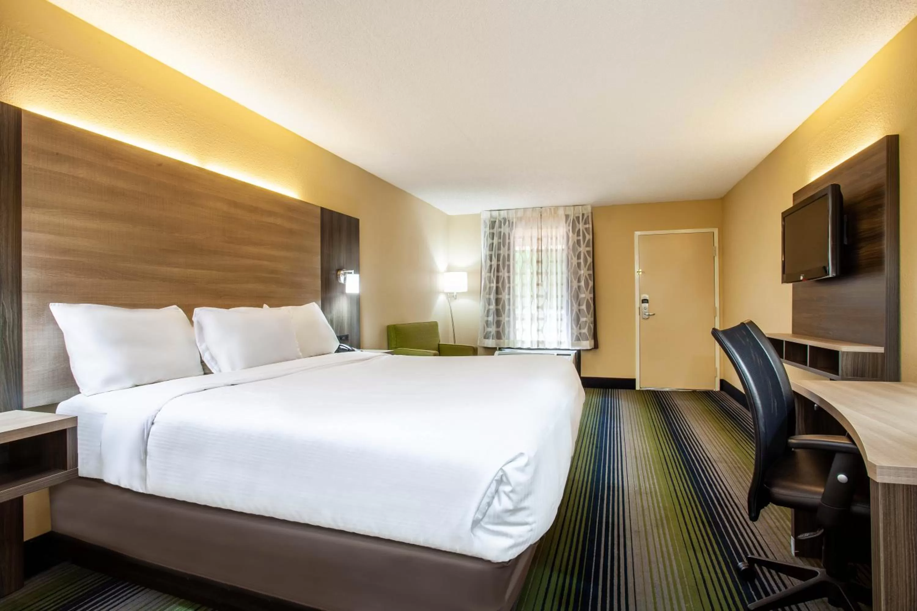 King Room - Disability Access/Non-Smoking in Baymont by Wyndham McDonough