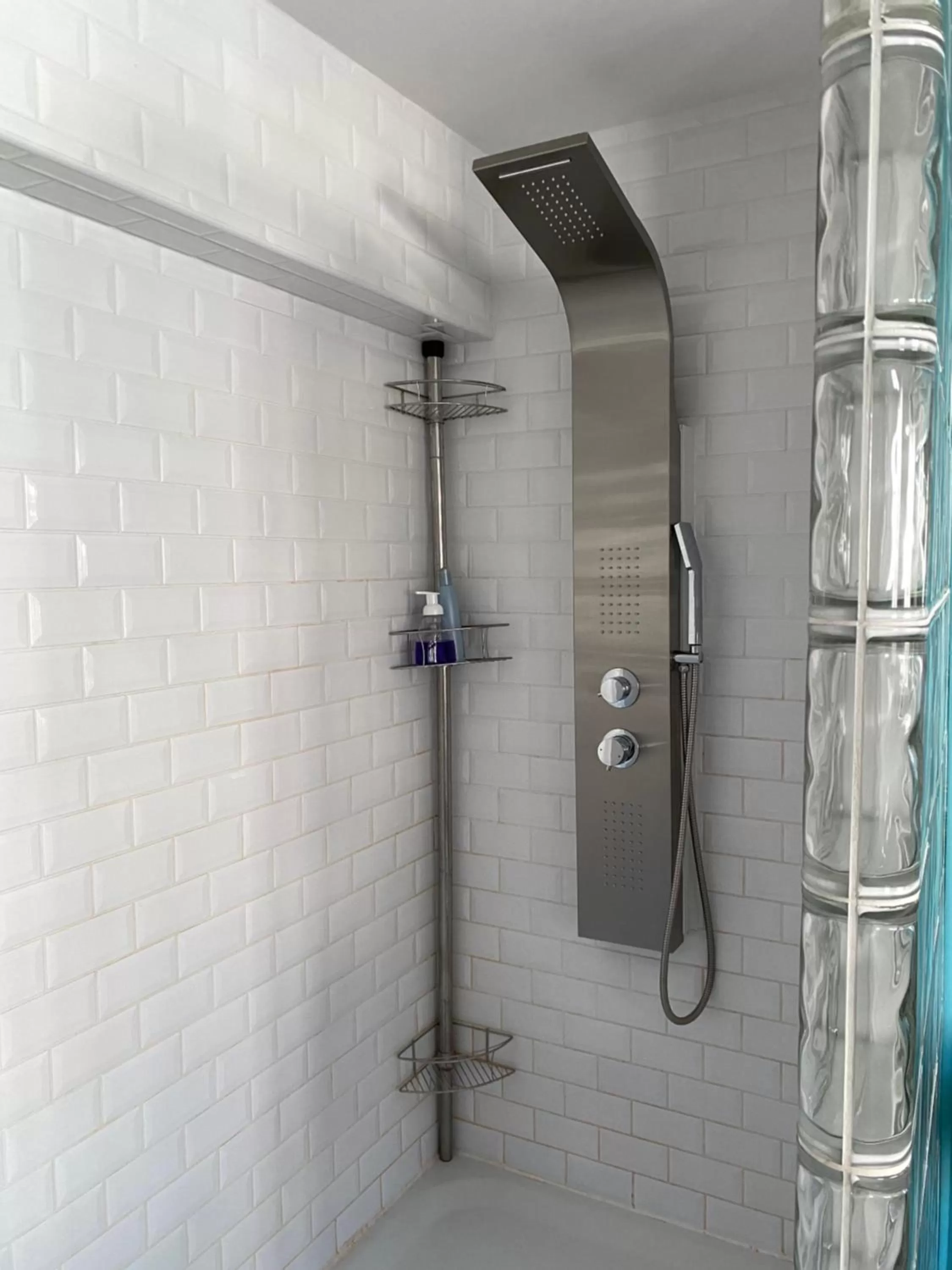 Shower in Chambres d'Hôtes Au coin du spa