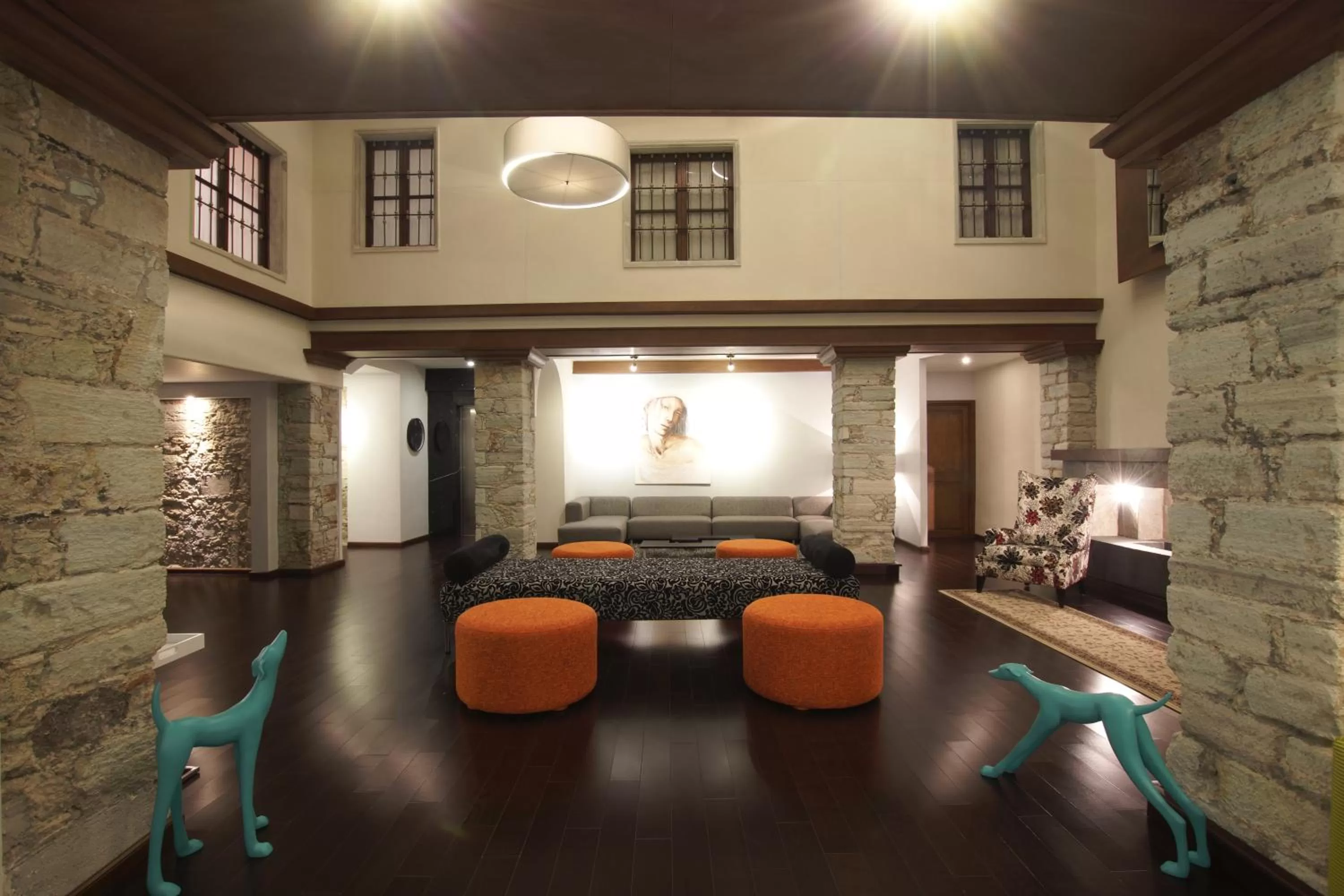 Communal lounge/ TV room in 1850 Hotel Boutique