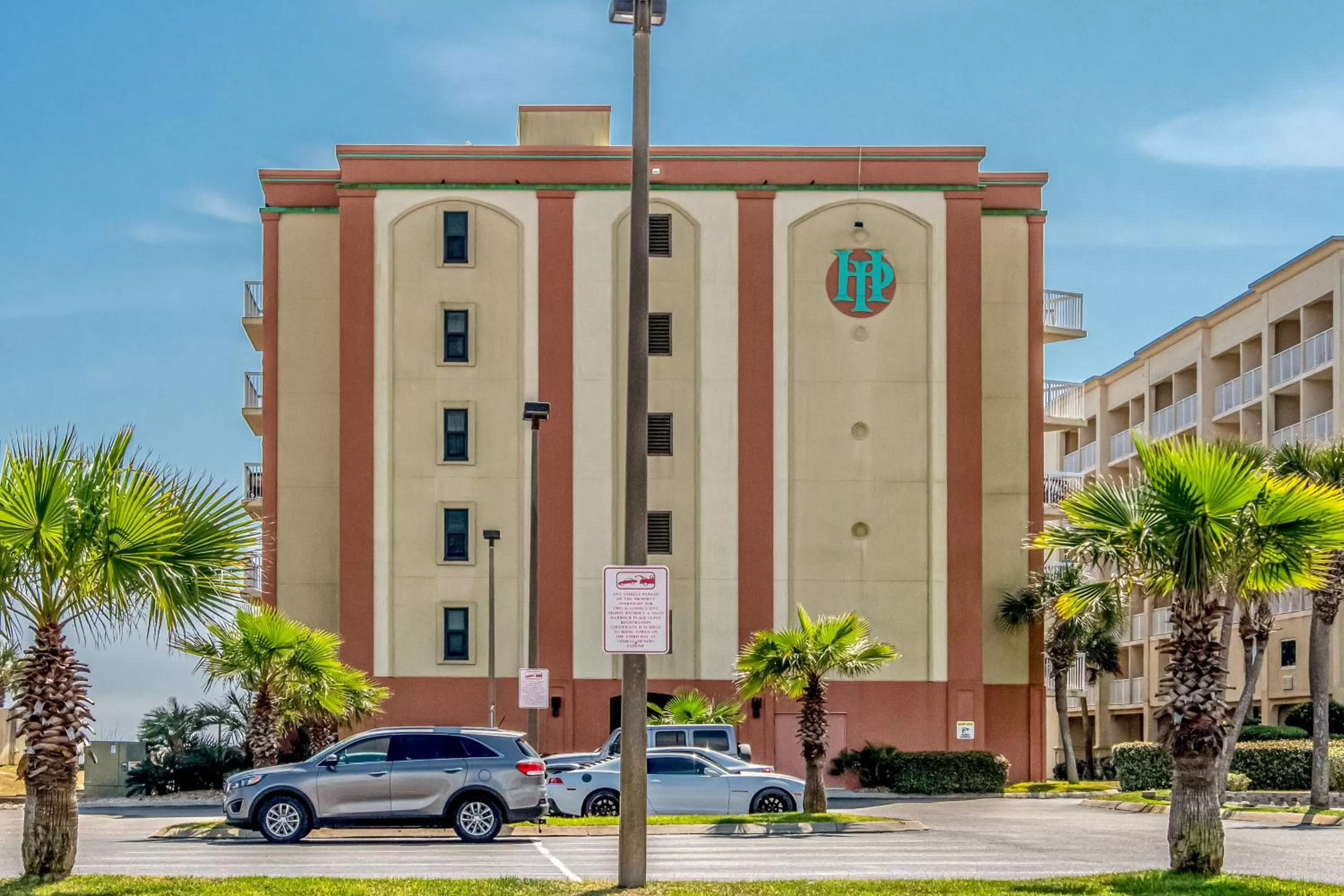 Property Building in Harbour Place 506