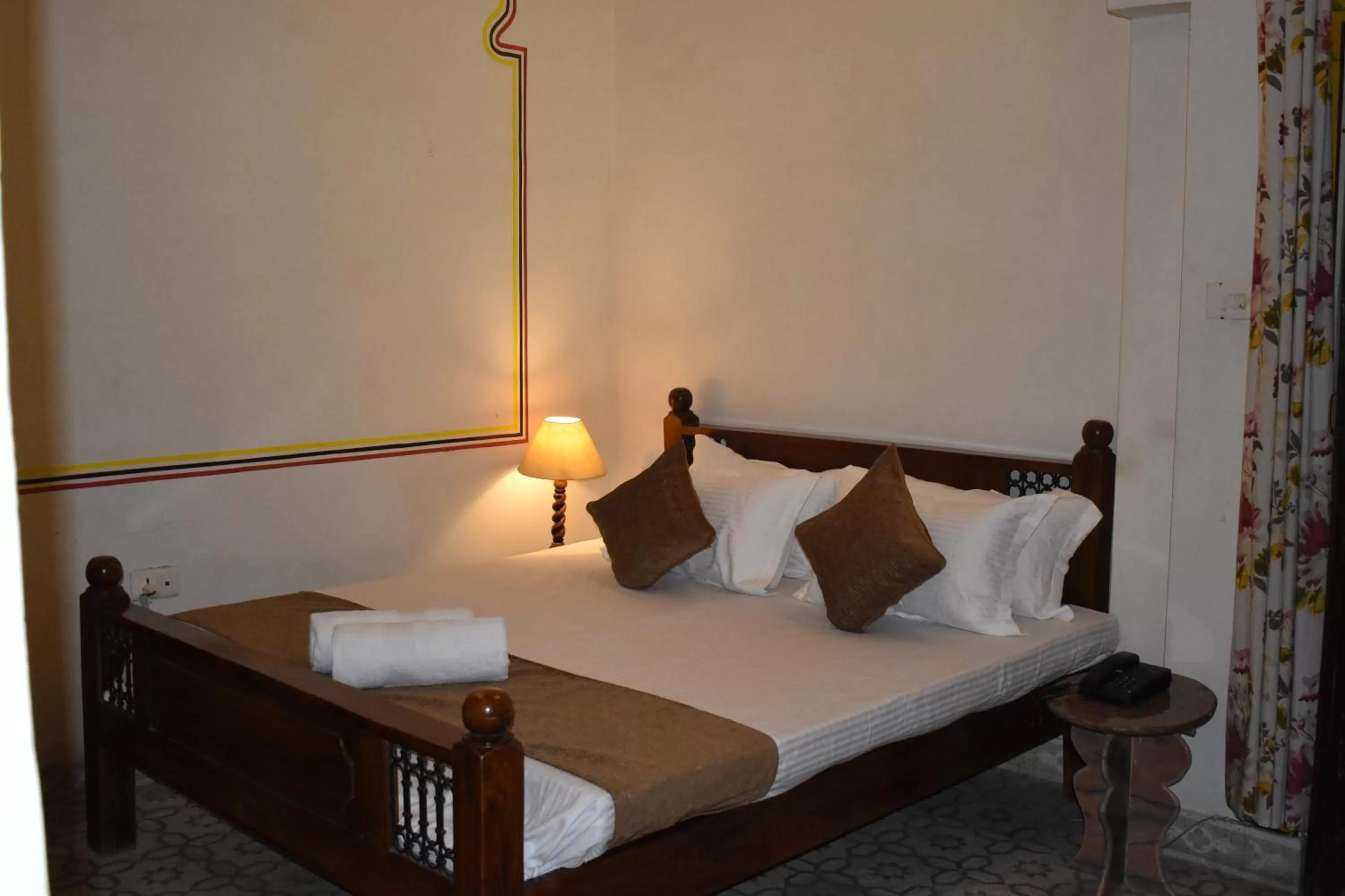 Bedroom, Bed in Hotel Nawal Sagar Palace - Bundi