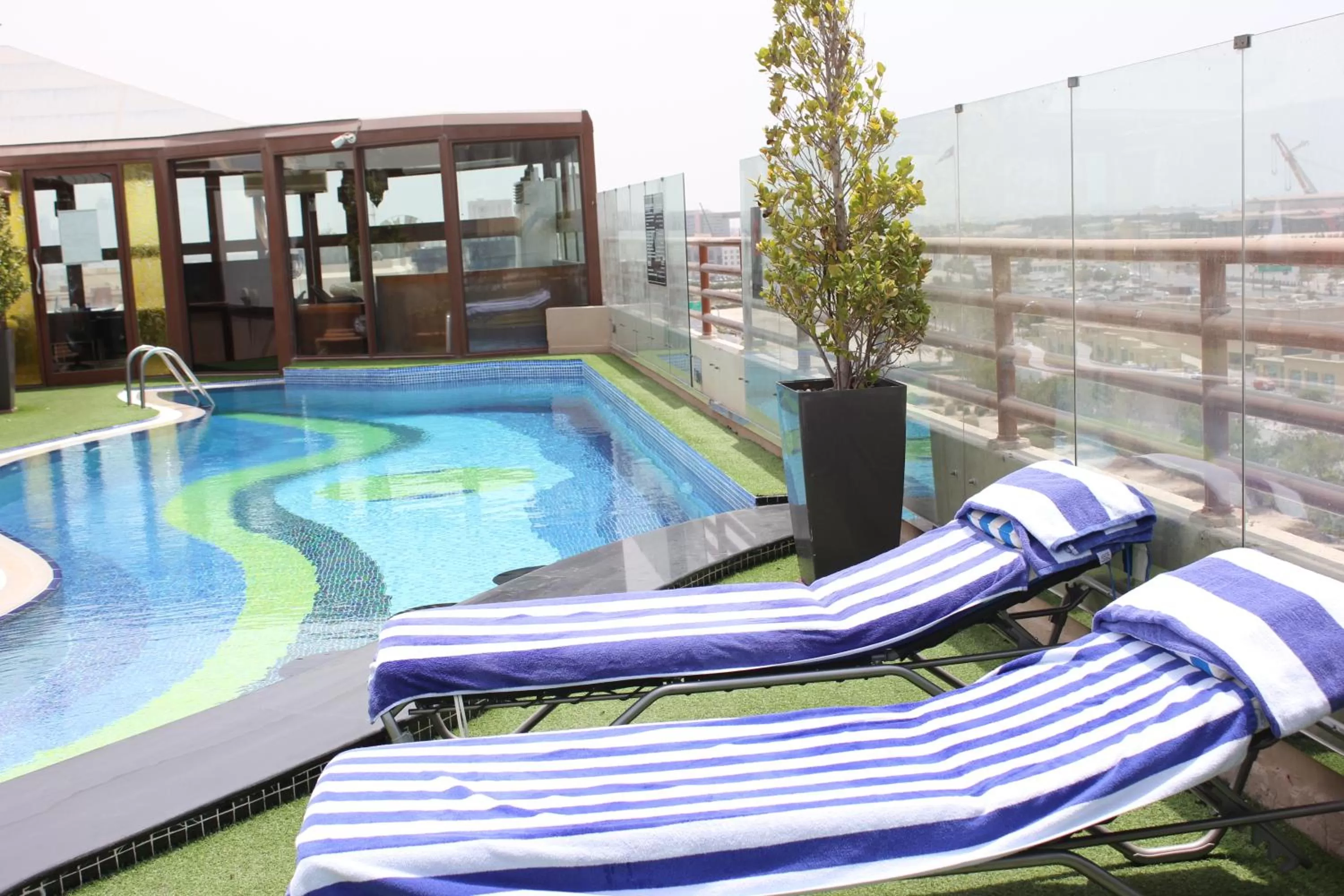 Swimming pool in Sea View Hotel Dubai