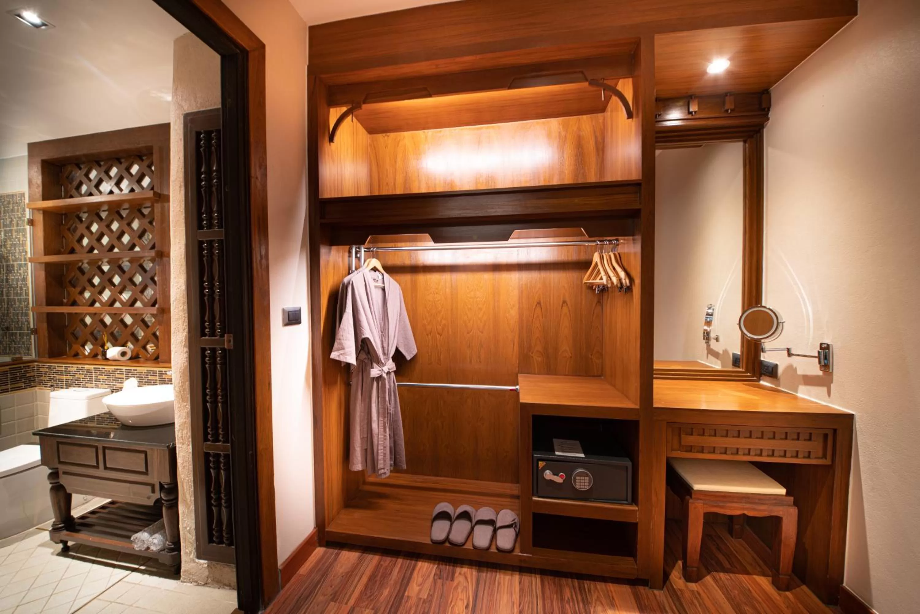 Bathroom, Bed in Phra Singh Village