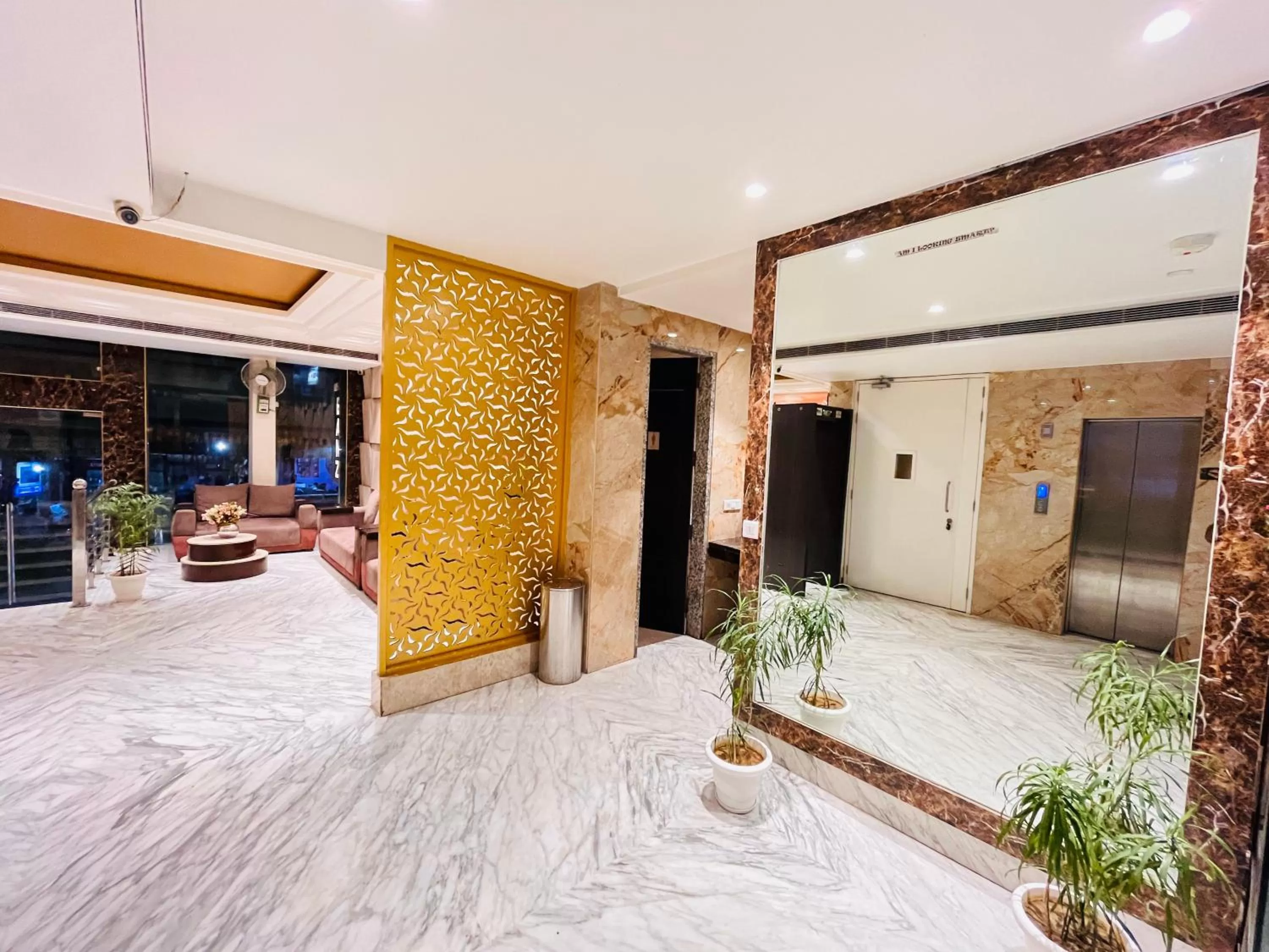 Facade/entrance, Bed in Hotel Banz near Delhi Airport