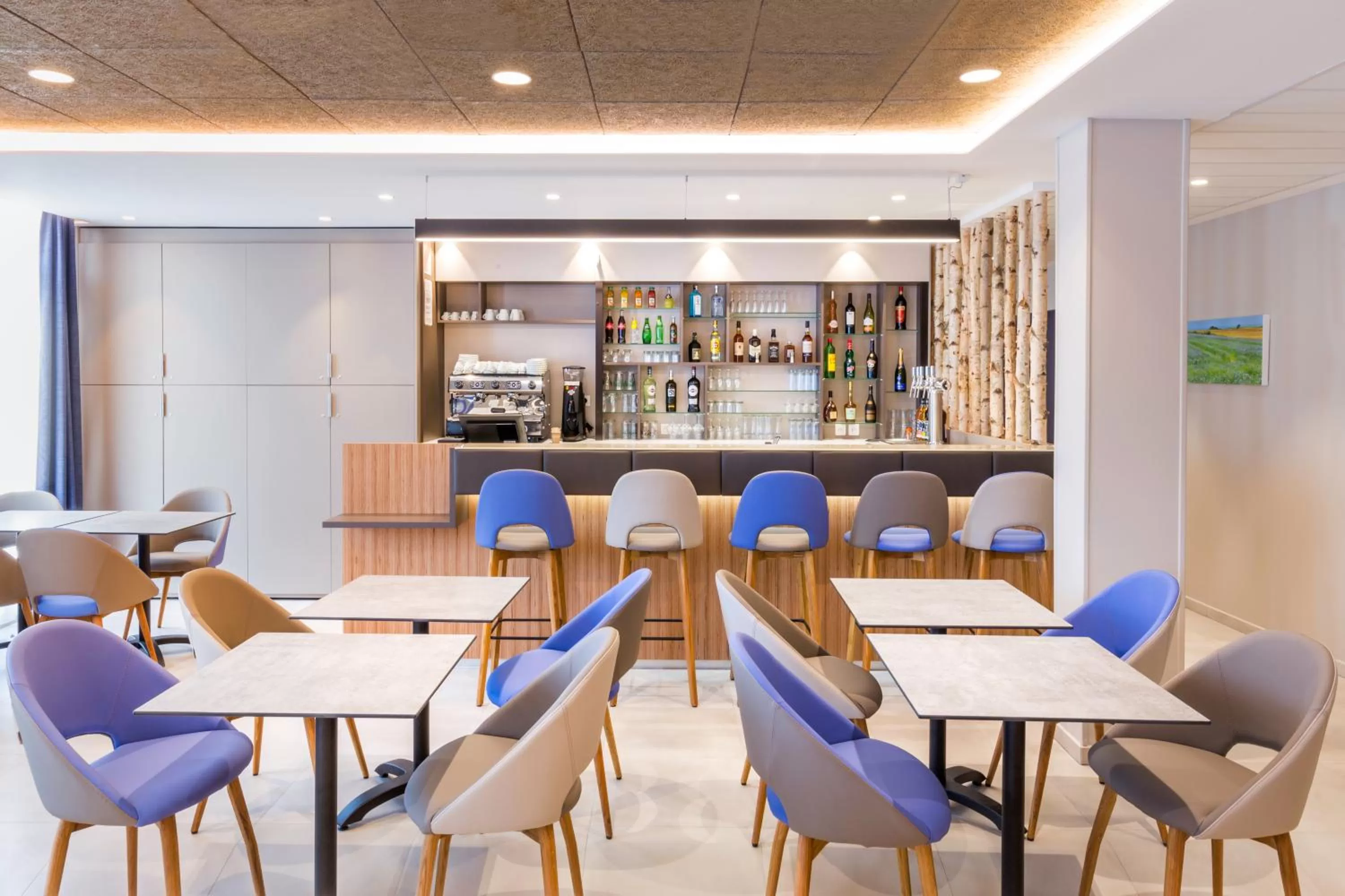 Lounge or bar in Best Western Le Beffroi